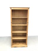 A MEXICAN PINE FULL HEIGHT BOOKSHELF W 81CM, D 40CM, H 184CM.