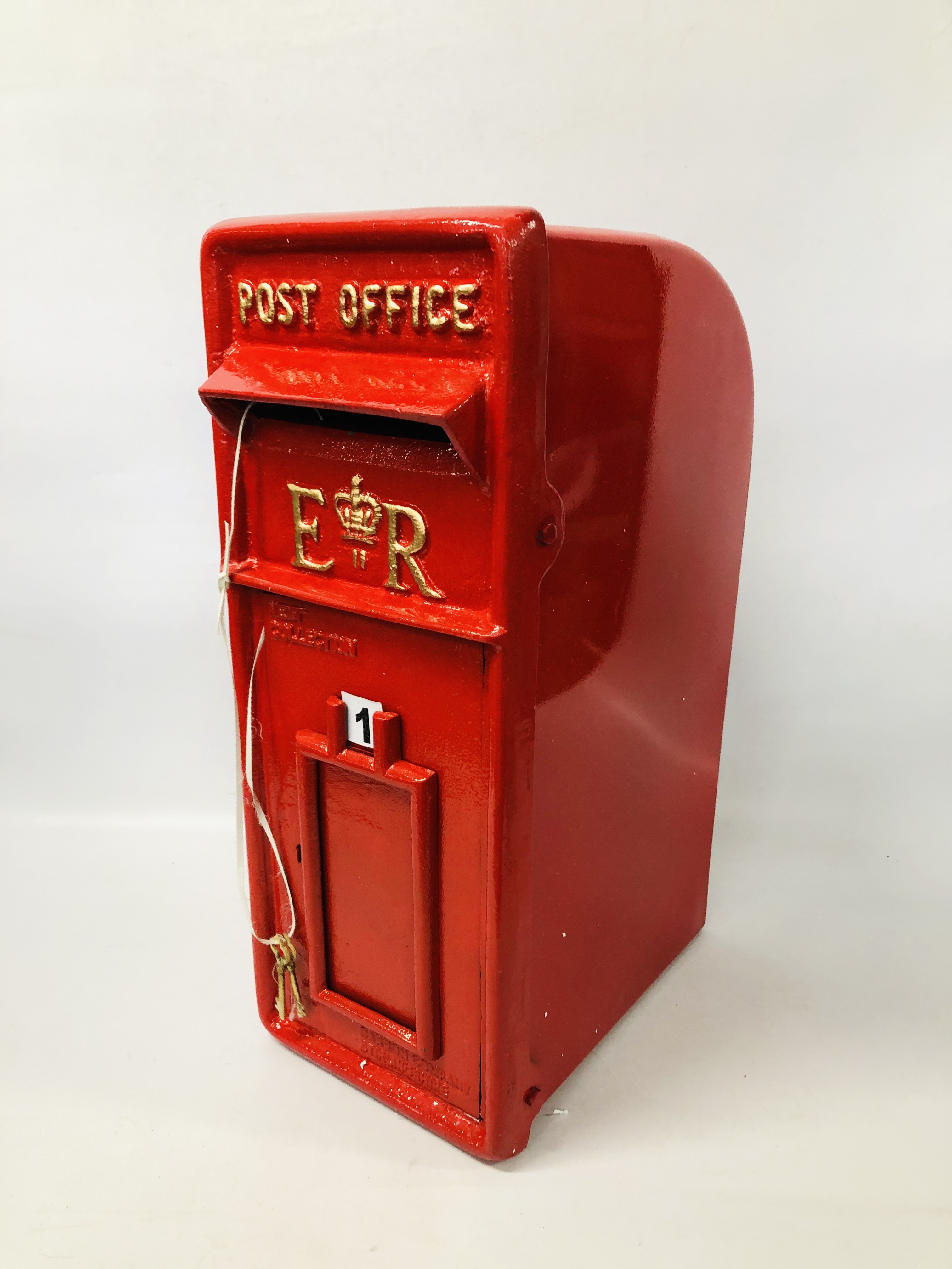 (R) RED ROYAL MAIL POST BOX