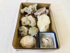 A COLLECTION OF APPROX 8 CRYSTAL AND MINERAL ROCK EXAMPLES TO INCLUDE NOVACEKITE ETC.