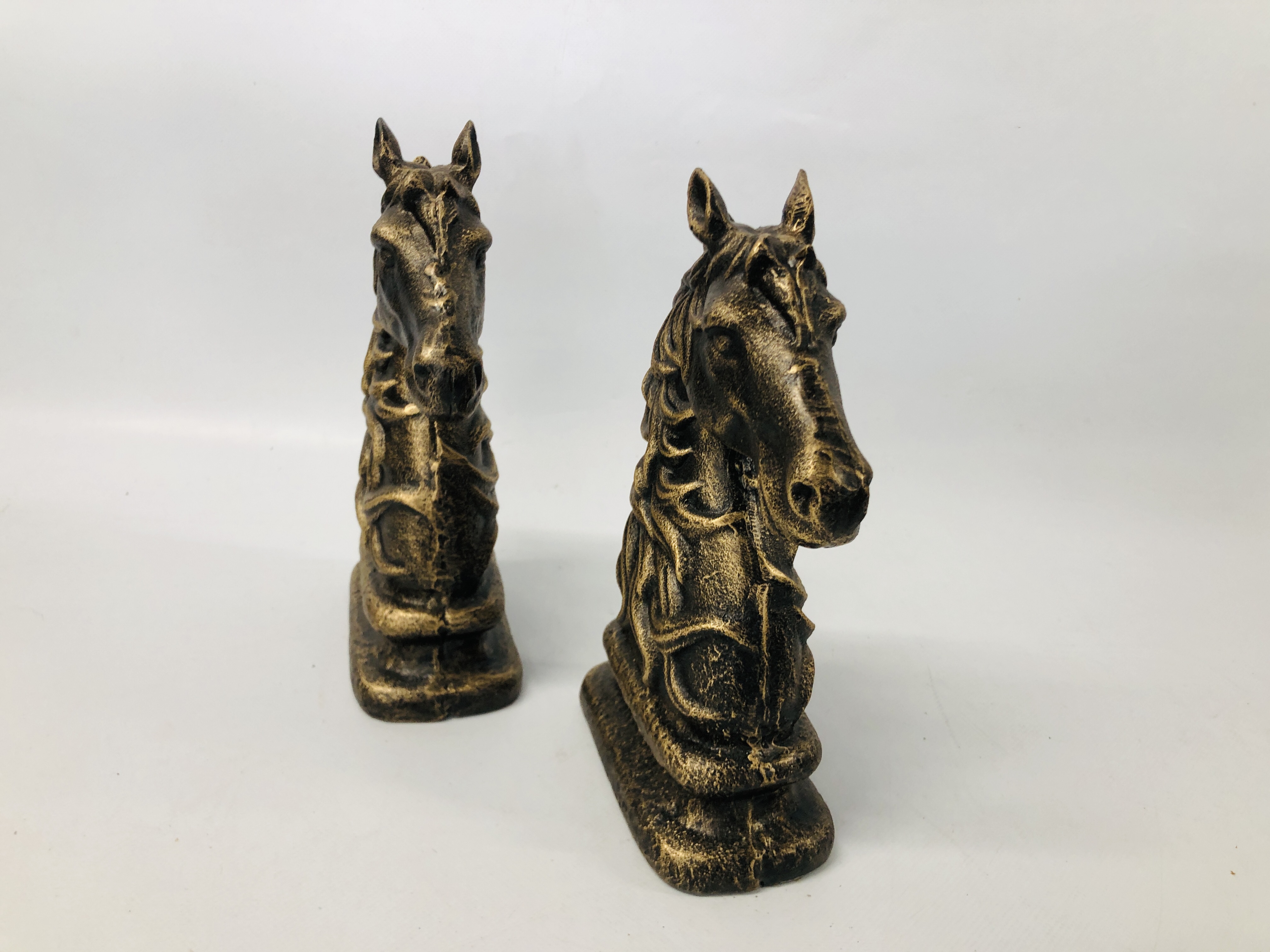 (R) PAIR HORSE HEAD BOOKENDS - Image 2 of 2