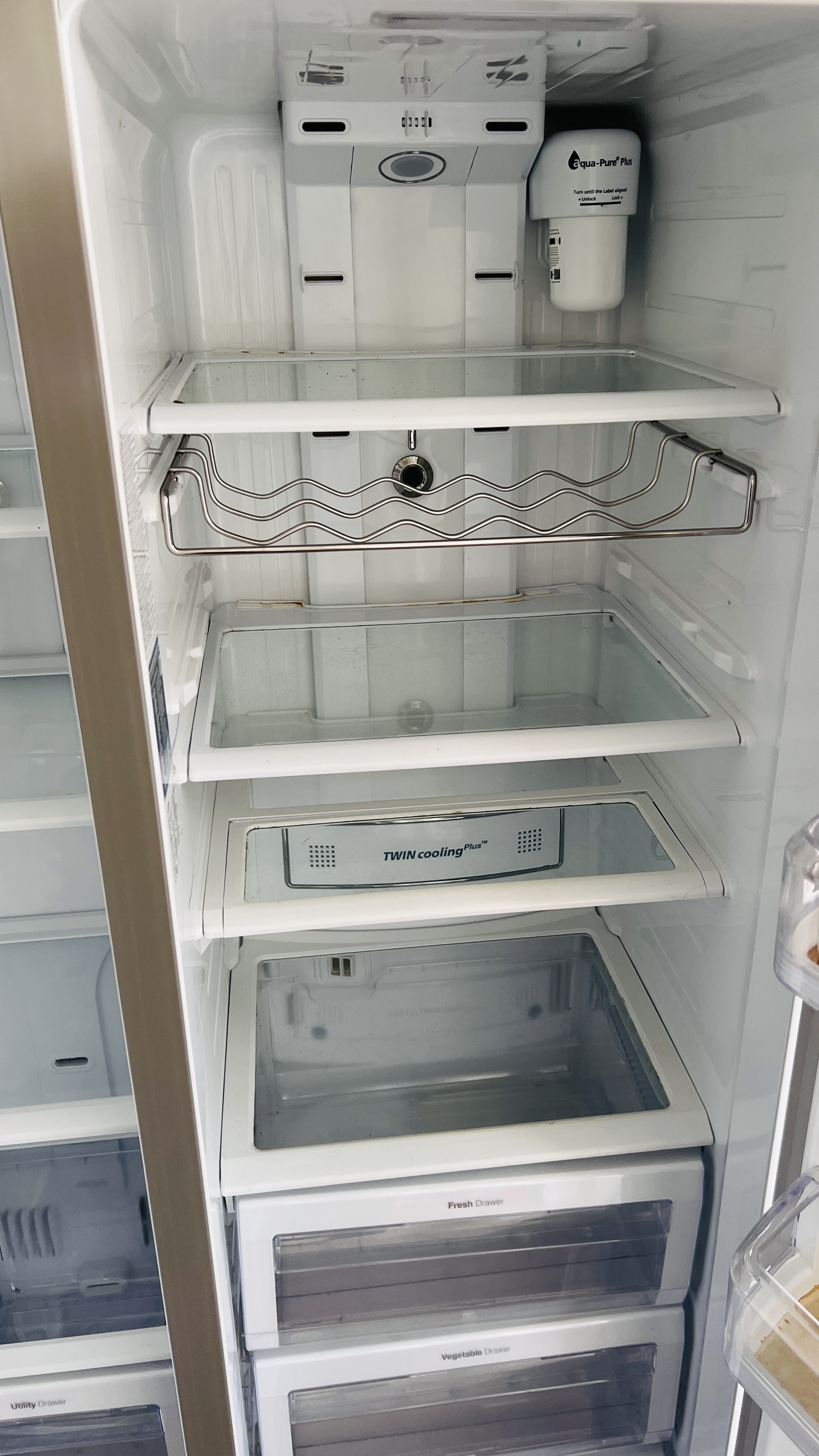 A SAMSUNG AMERICAN STYLE FRIDGE WITH ICED WATER MACHINE - SOLD AS SEEN - Image 6 of 16