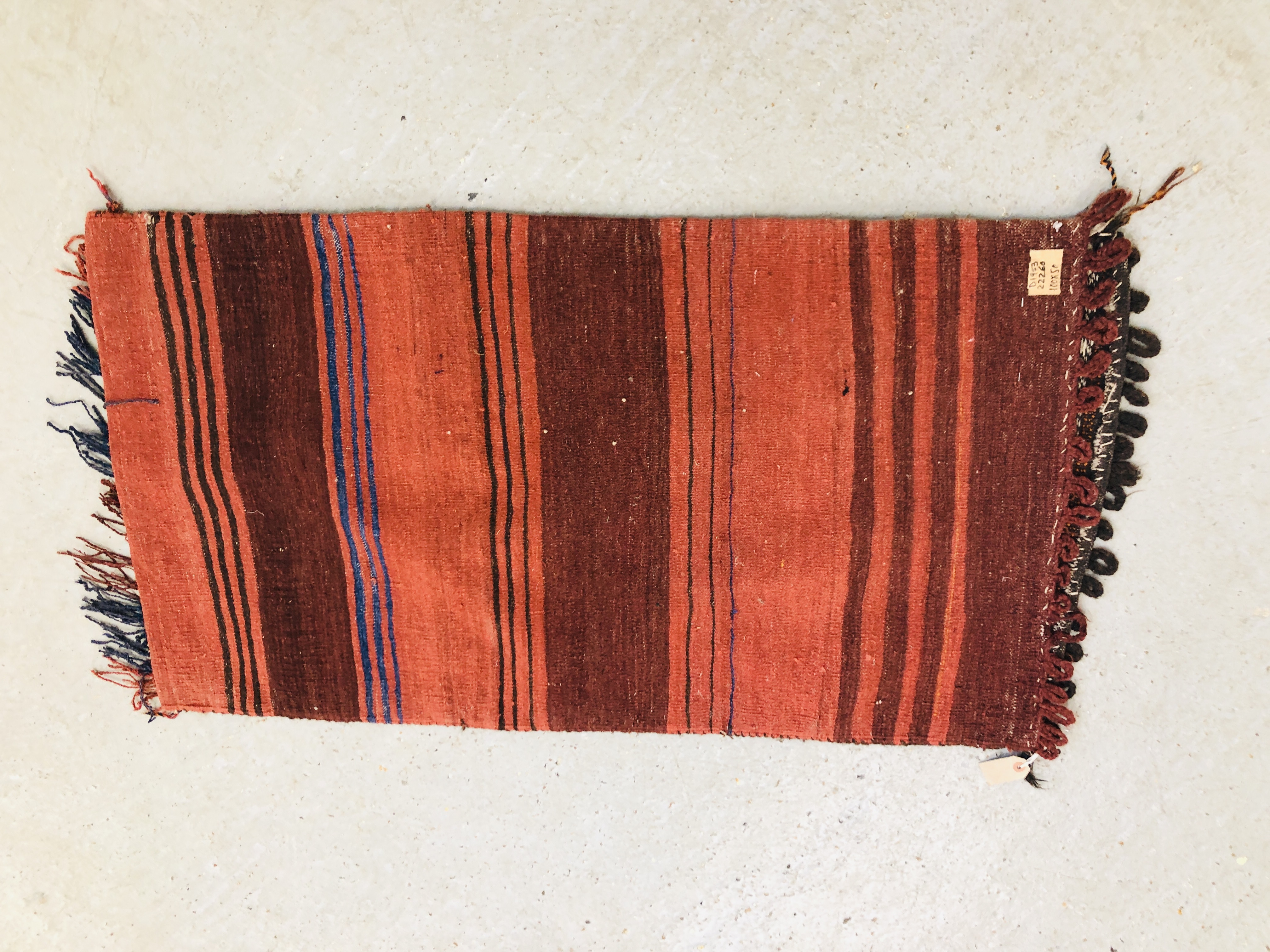 TURKOMAN CARPET BAG, THE ROWS OF HOOKED MOTIF ON A RED FIELD L108CM X W62CM. - Image 6 of 7