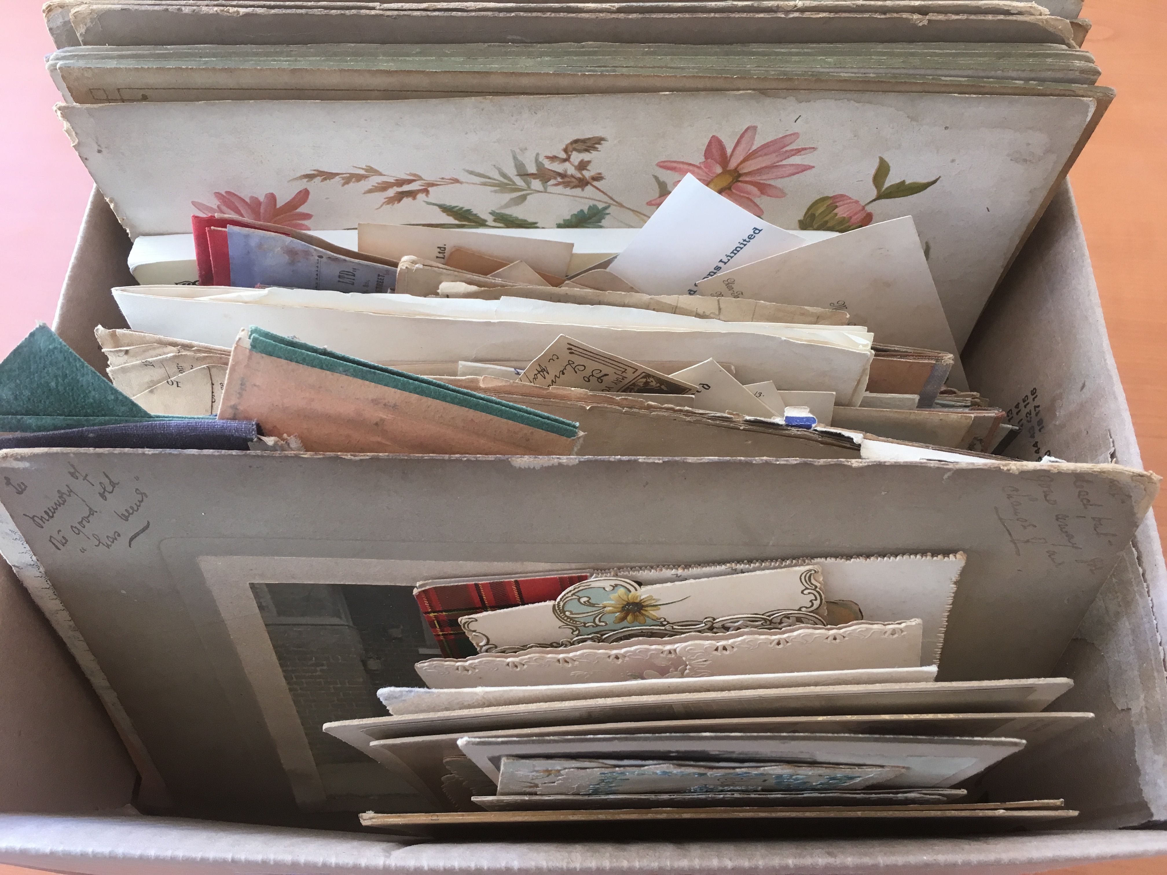 BOX WITH EPHEMERA, GREETINGS CARDS, CABINET AND CDV PHOTOS, BUSINESS CARDS,