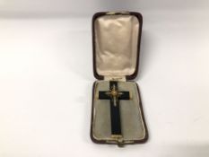 ANTIQUE MOURNING CROSS SET WITH SEED YELLOW METAL CAPPING AND DECORATION IN A VINTAGE BOX