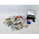 MIXED SELECTION OF COSTUME JEWELLERY, BEADS, BROOCHES ETC.