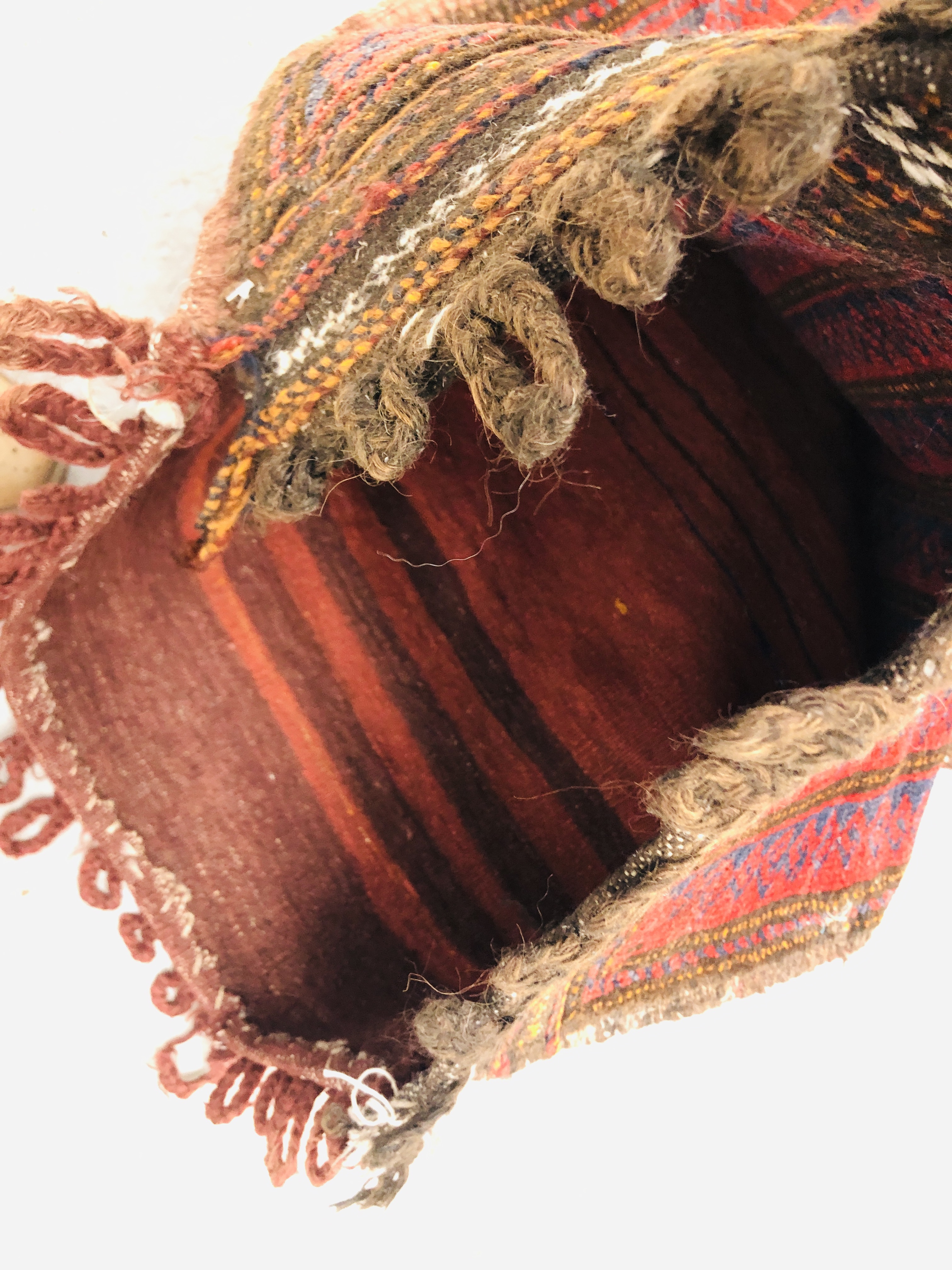 TURKOMAN CARPET BAG, THE ROWS OF HOOKED MOTIF ON A RED FIELD L108CM X W62CM. - Image 5 of 7