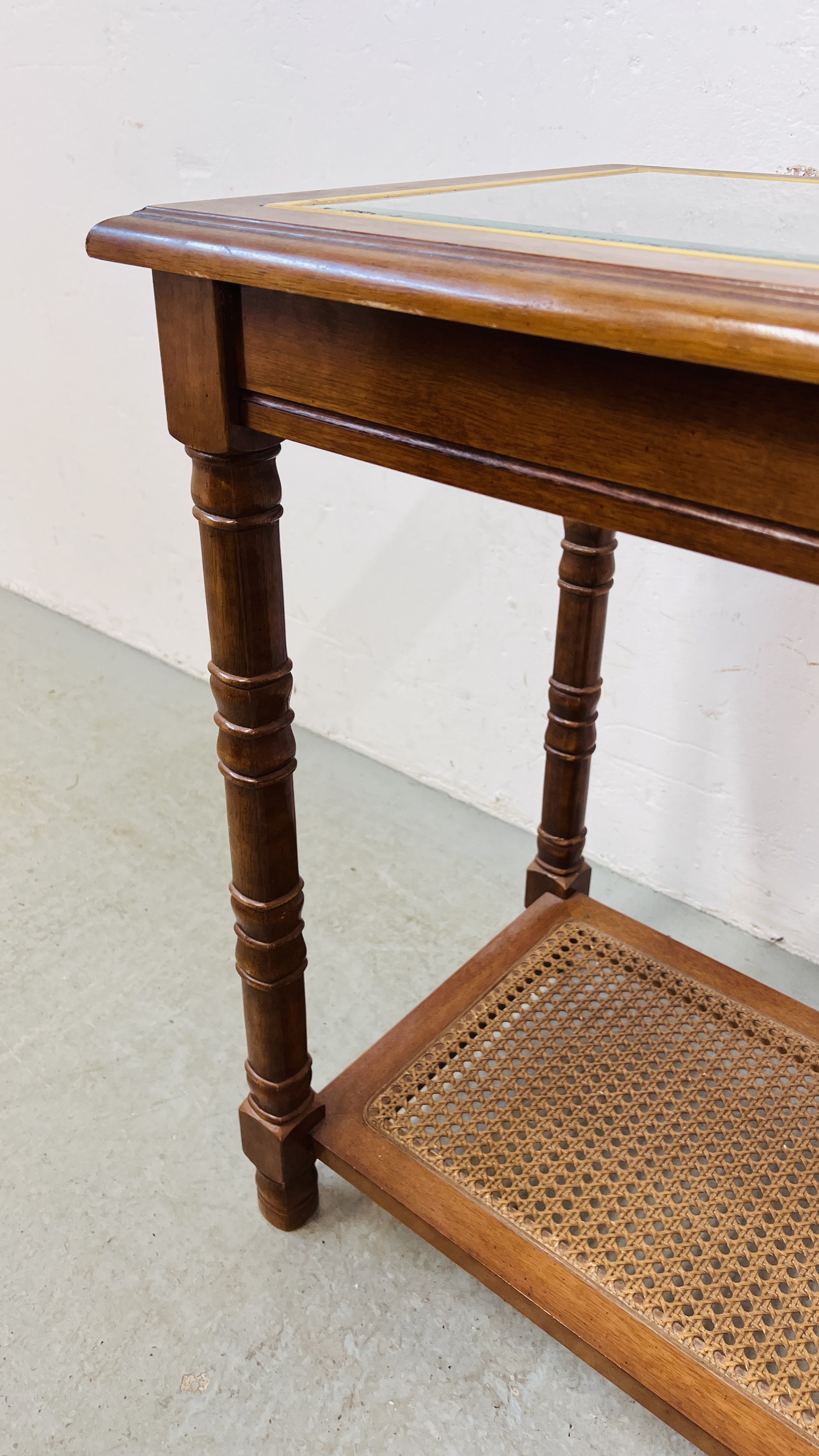 AN OAK FRAMED GLASS TOP SIDE TABLE WITH LOWER OPEN BERGERWARE SHELF W 129CM, D 43CM, H 69CM. - Image 7 of 10