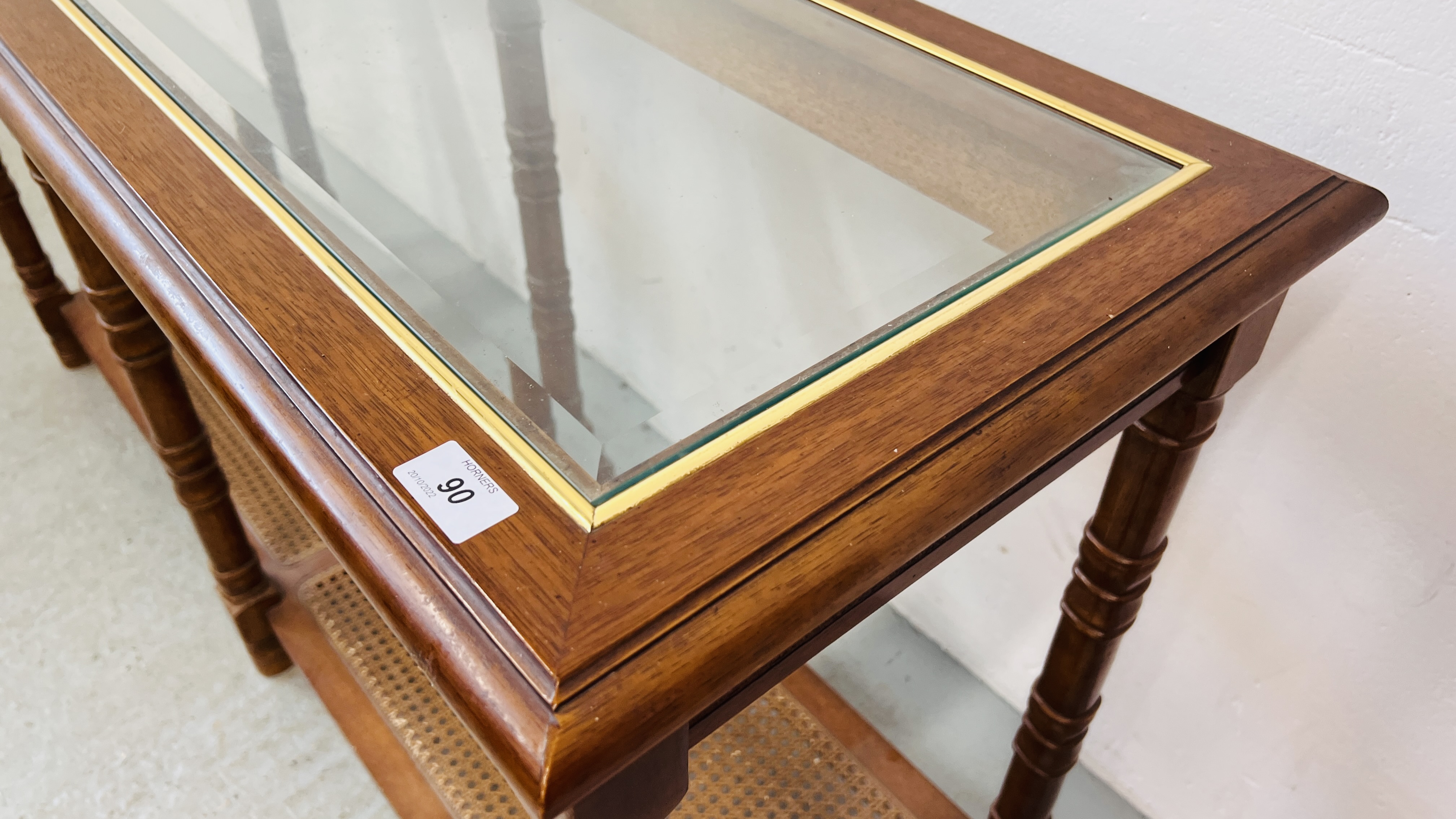 AN OAK FRAMED GLASS TOP SIDE TABLE WITH LOWER OPEN BERGERWARE SHELF W 129CM, D 43CM, H 69CM. - Image 4 of 10