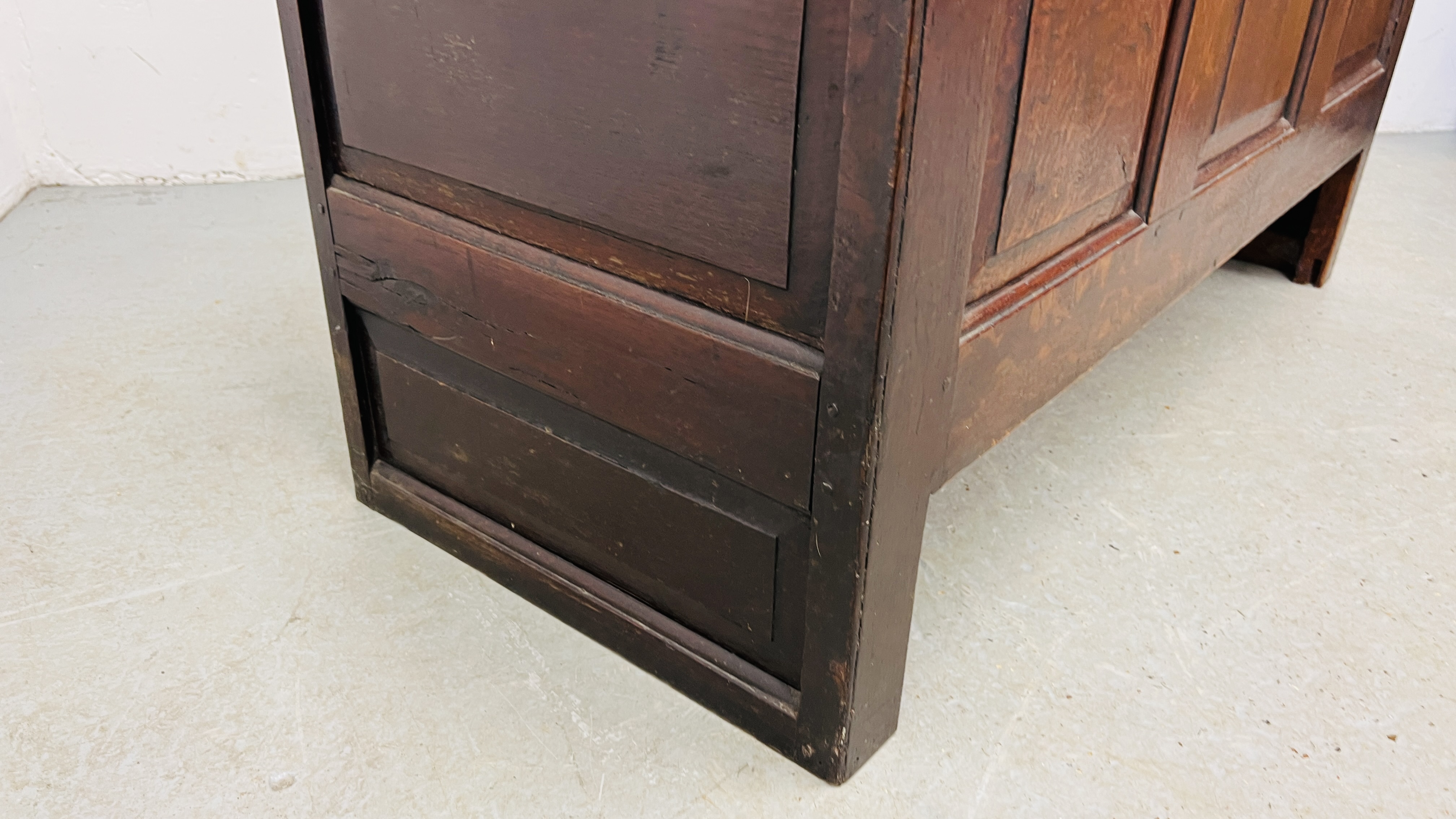 AN EARLY OAK COFFER, THE INTERIOR WITH CANDLE BOX AND TWO SMALL DRAWERS - W 127CM. D 54CM. H 75CM. - Image 6 of 25