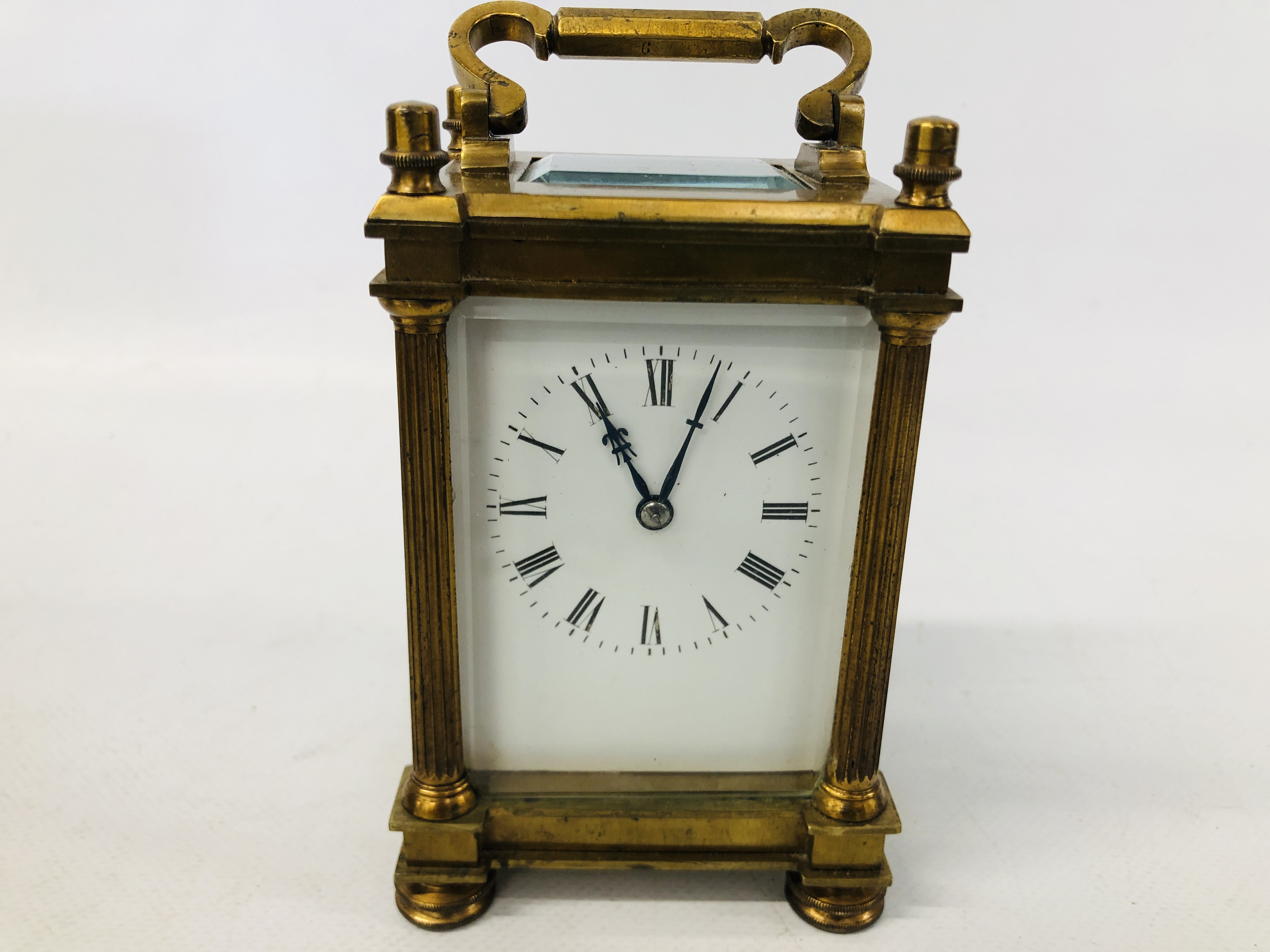 AN ANTIQUE BRASS CARRIAGE CLOCK WITH STRIKE C19TH IN ORIGINAL FITTED CASE WITH KEY HEIGHT 14CM. - Image 2 of 12