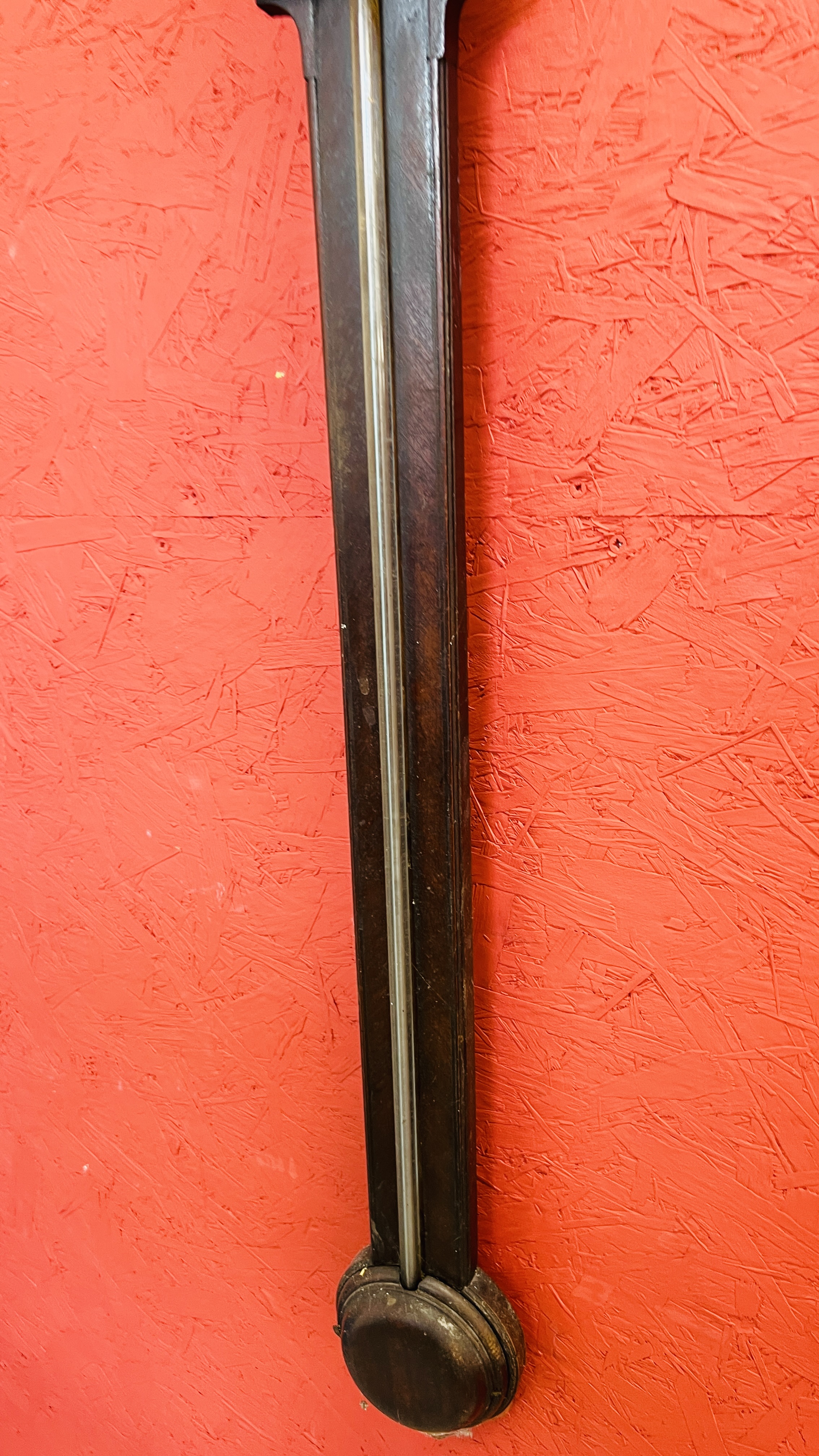 VINTAGE MAHOGANY STICK BAROMETER BEARING MAKER'S MARK "TACCH1 BEDFORD" (REQUIRES ATTENTION) - H - Image 5 of 6