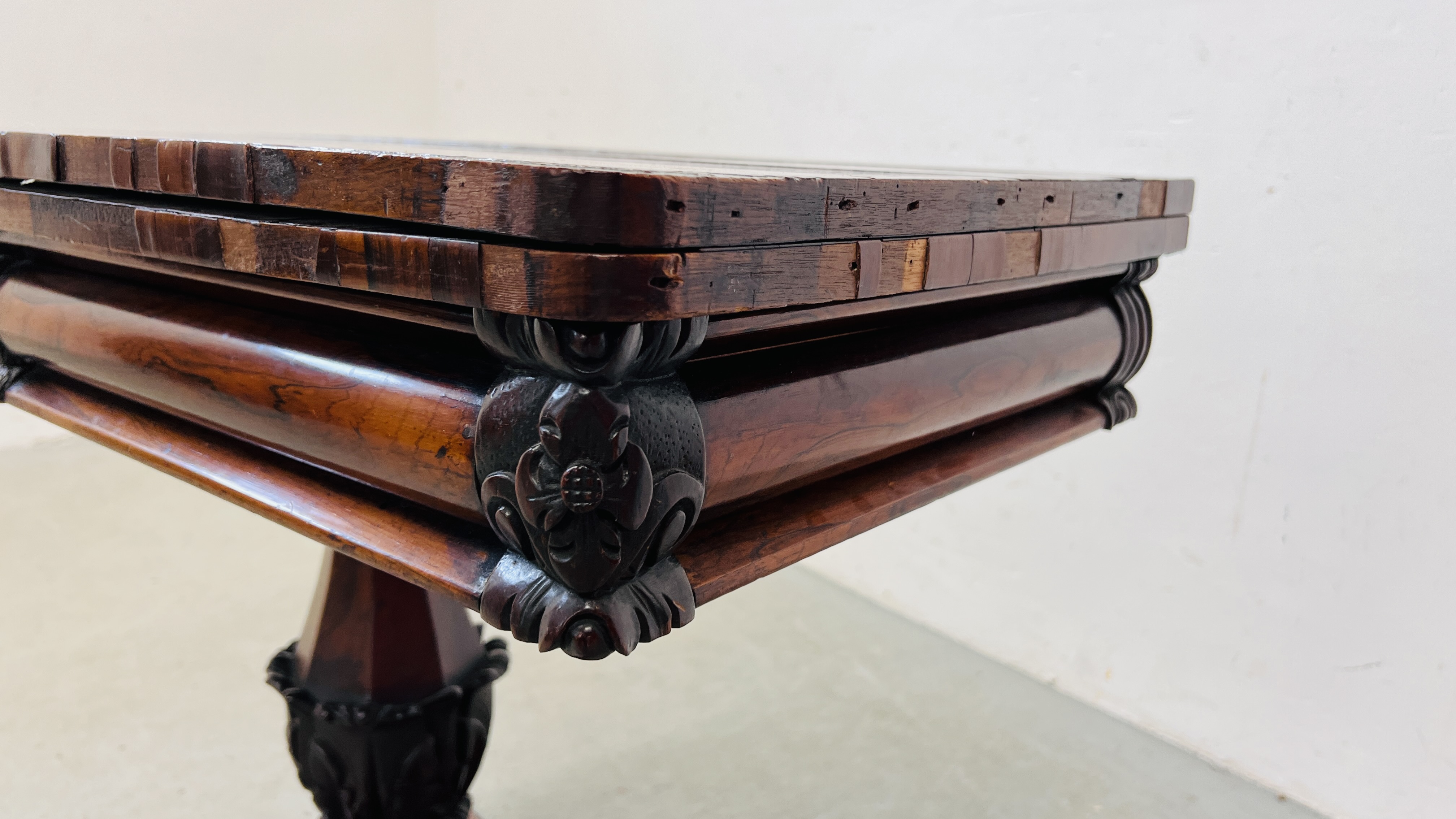 ANTIQUE ROSEWOOD FINISH FOLDING CARD TABLE WITH SCROLLED FEET AND CARVED DETAILING ON SINGLE - Image 4 of 16