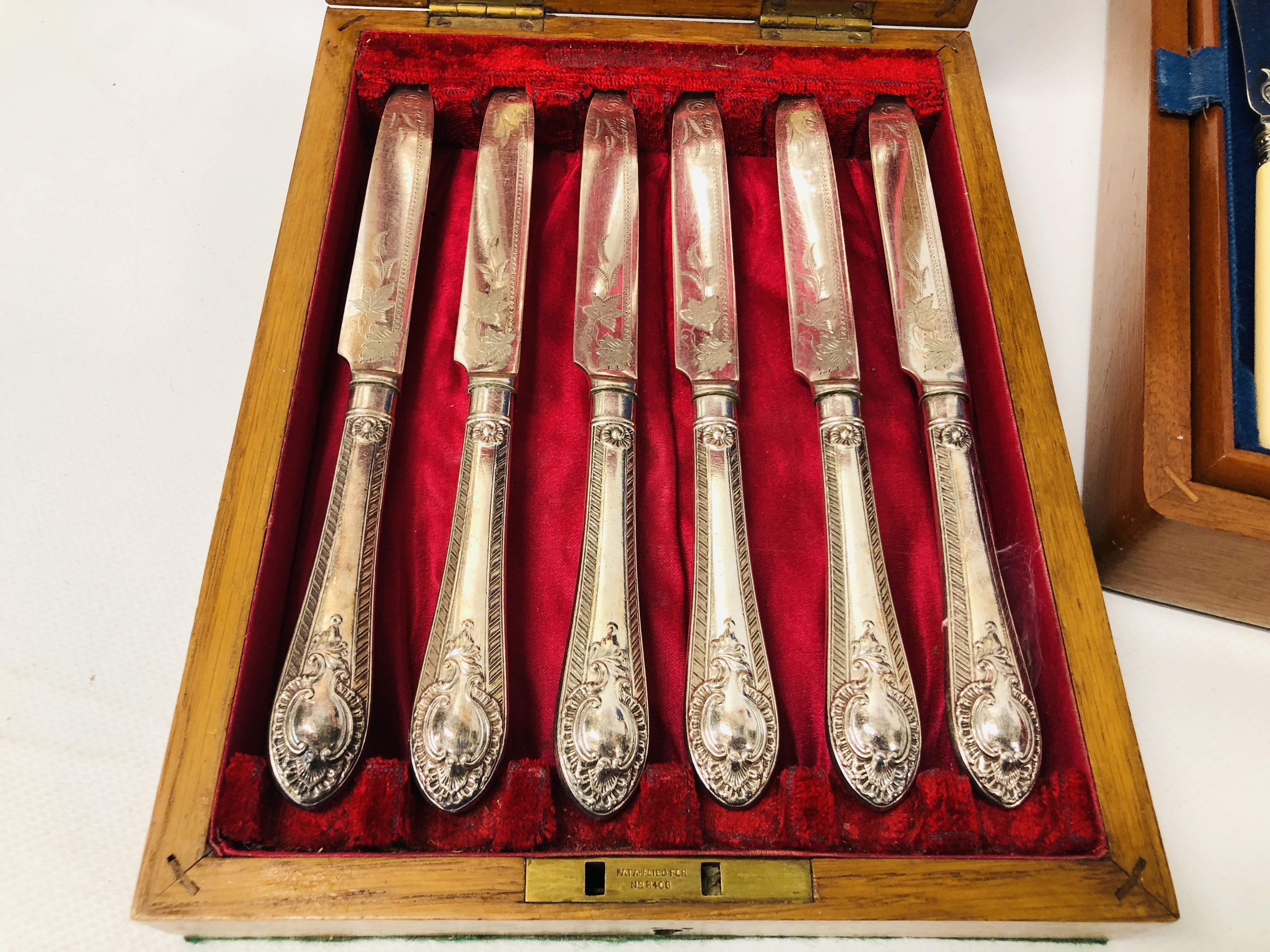 3 X CASED SETS OF VINTAGE PLATED CUTLERY TO INCLUDE A MAHOGANY CASED SET OF FISH CUTLERY. - Image 2 of 7