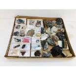 A COLLECTION OF APPROX 40 CRYSTAL AND MINERAL ROCK EXAMPLES TO INCLUDE CRYSOCOLLA AND MALACHITE,
