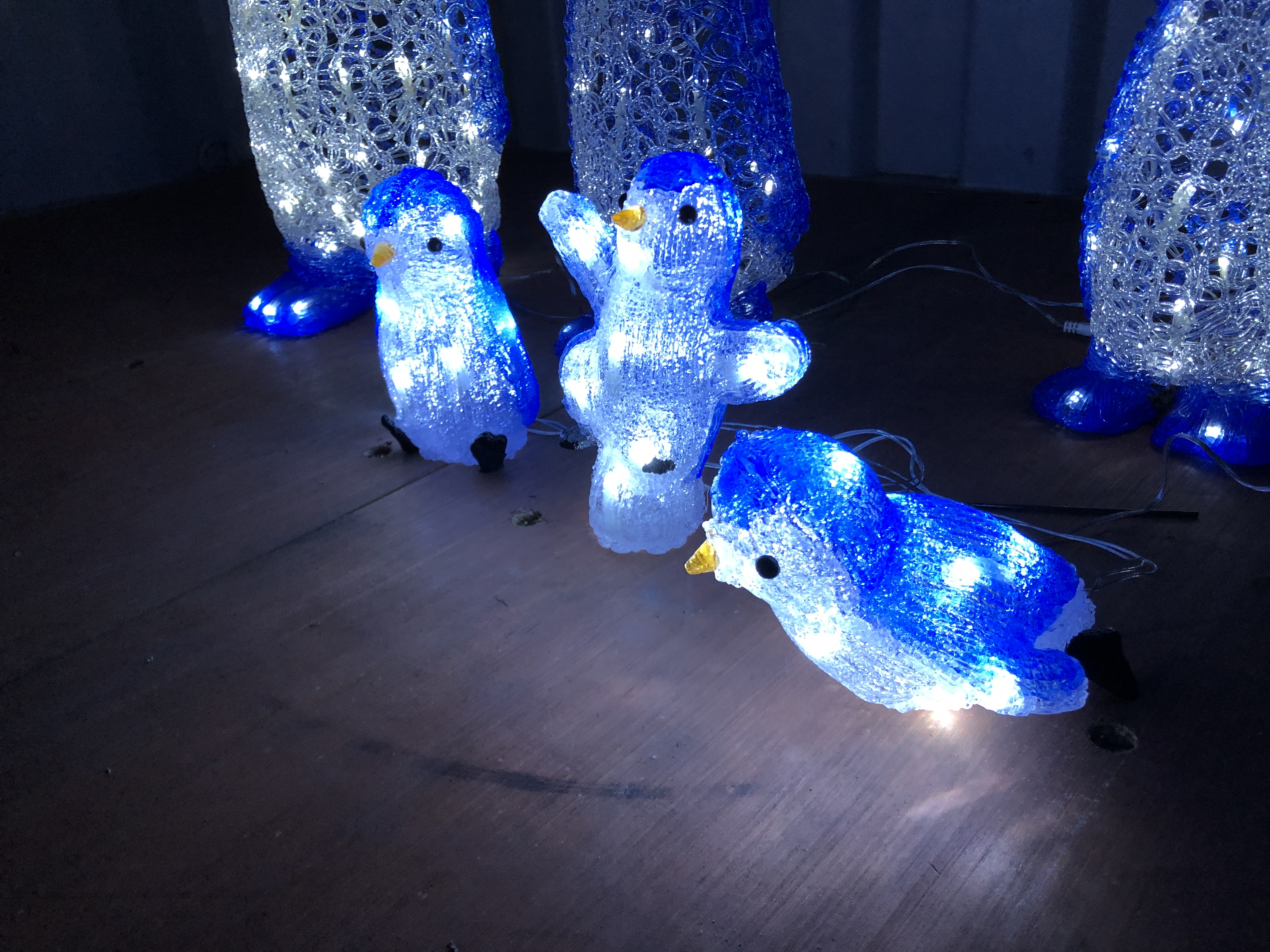 A GRADUATED SET OF THREE CHRISTMAS LED LIGHT UP PENGUINS (TALLEST 64CM. - Image 3 of 4