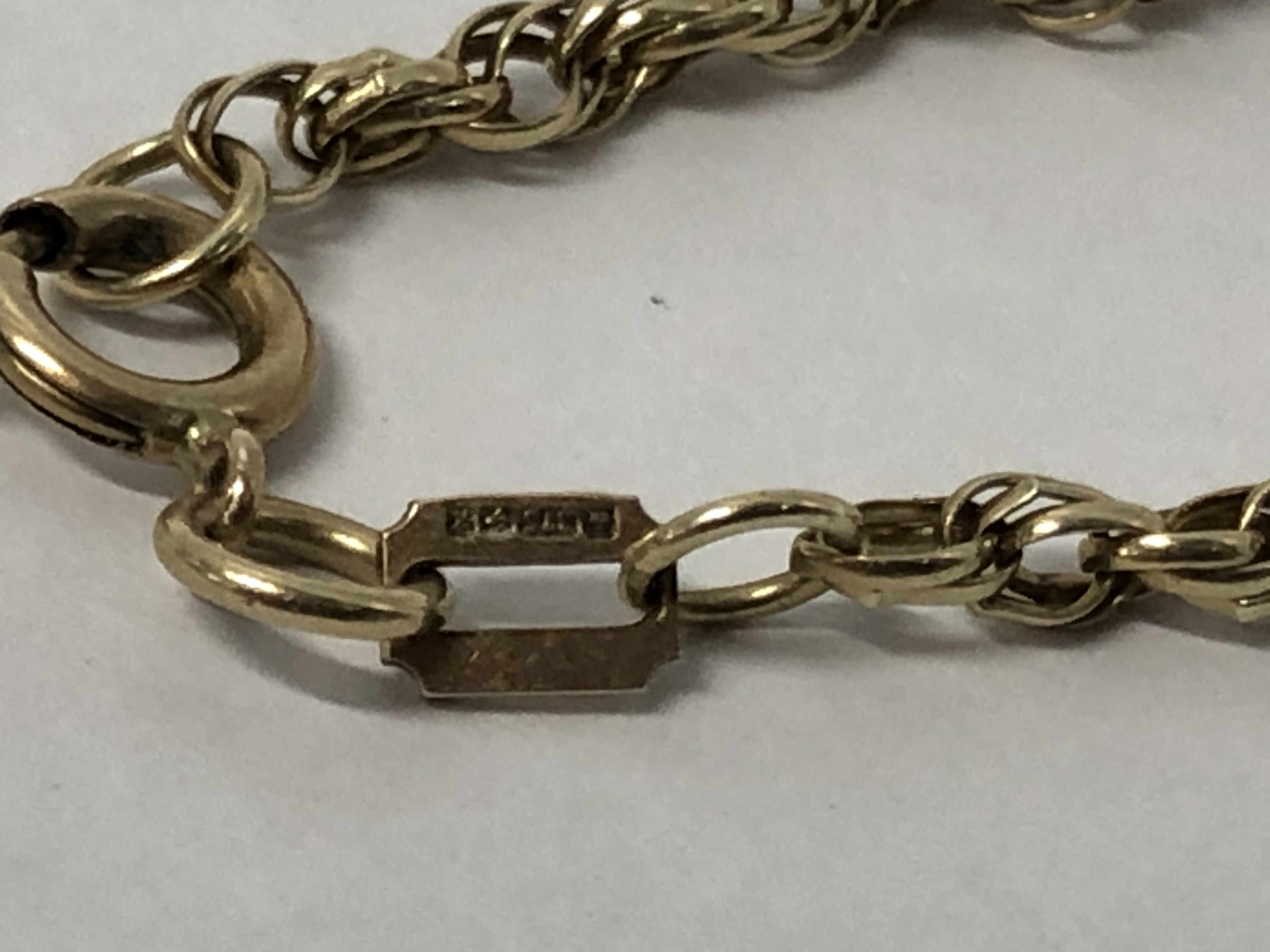 QUANTITY OF 9CT GOLD TO INCLUDE TWO BRACELETS (SAFETY CHAIN A/F) TWO GOLD CROSSES, - Image 4 of 6