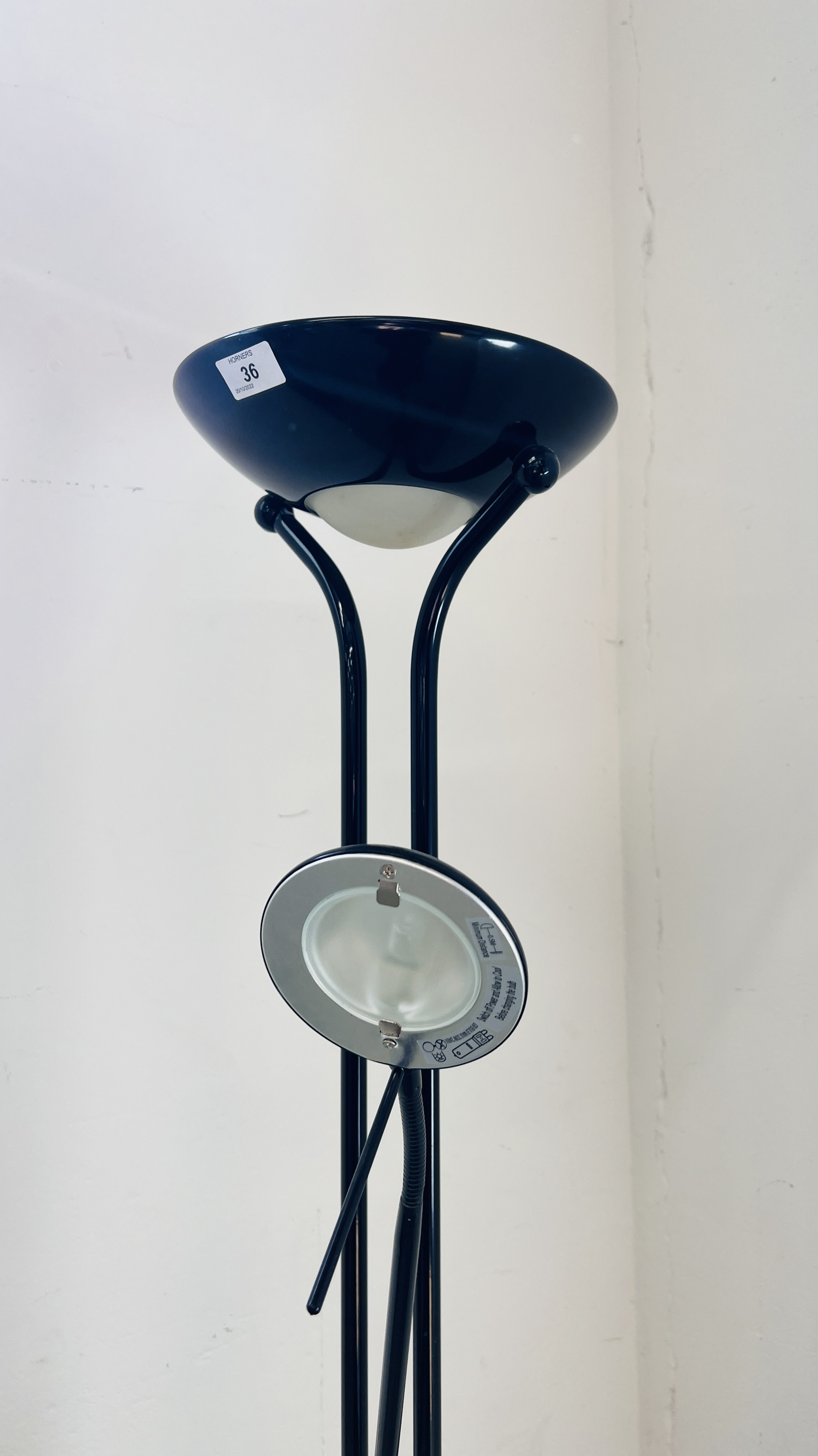 A MODERN BLACK FINISHED UPLIGHTER AND READING LIGHT ALONG WITH SMALLER TIFFANY STYLE TABLE LAMP A/F - Image 8 of 8