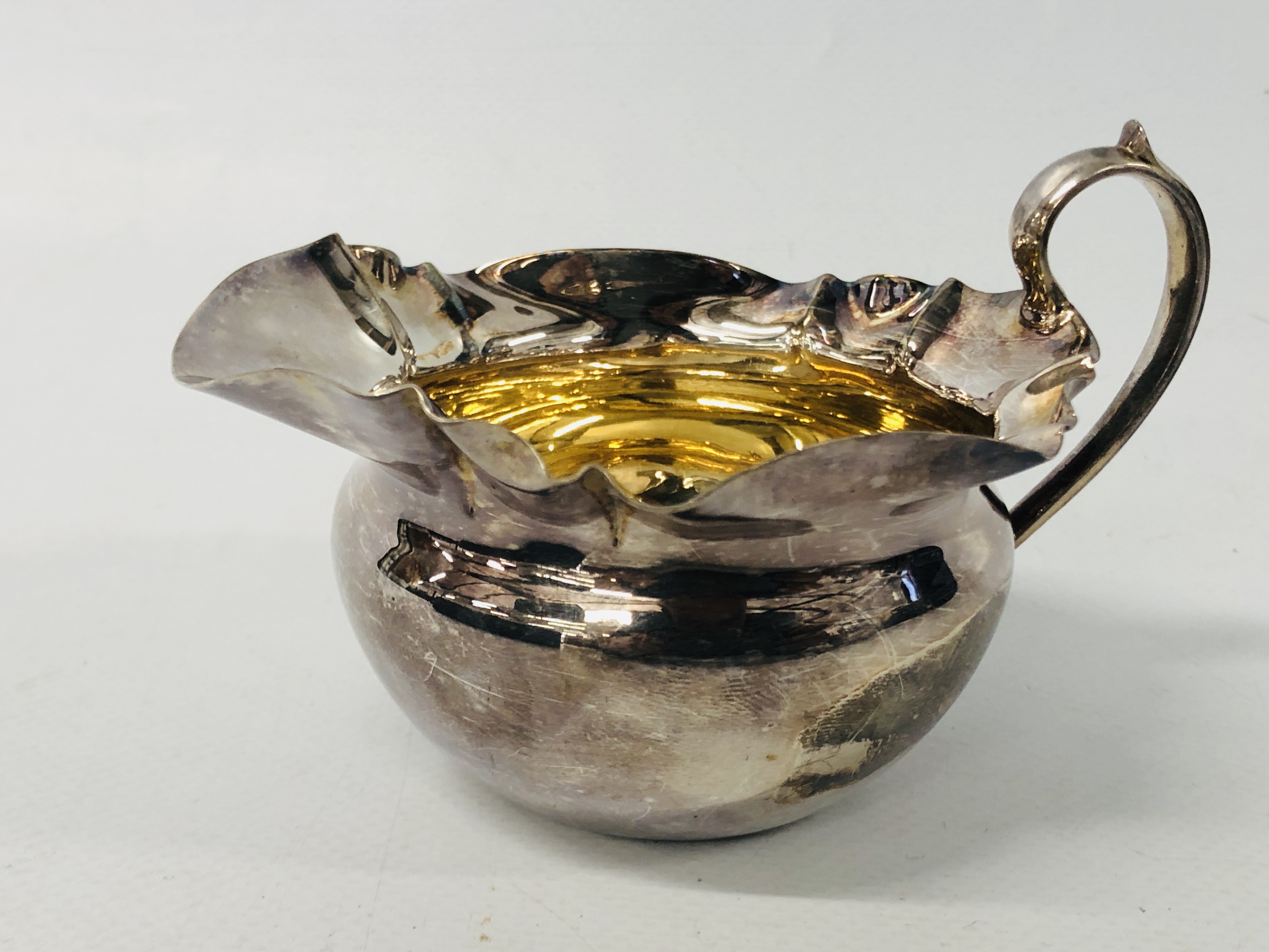 AN ANTIQUE CASED SET OF SILVER COMPRISING SUGAR BOWL, - Image 6 of 10