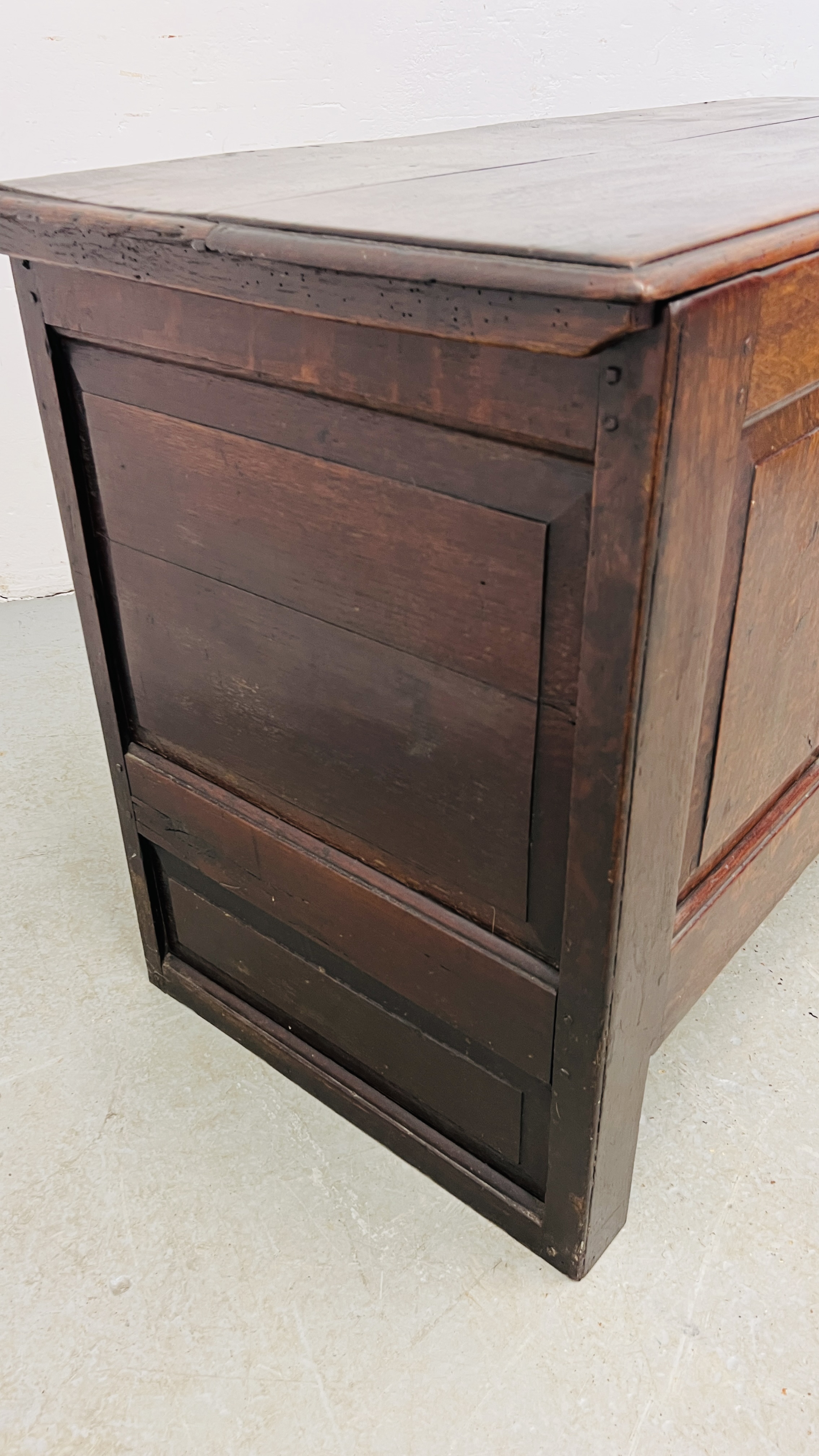 AN EARLY OAK COFFER, THE INTERIOR WITH CANDLE BOX AND TWO SMALL DRAWERS - W 127CM. D 54CM. H 75CM. - Image 4 of 25