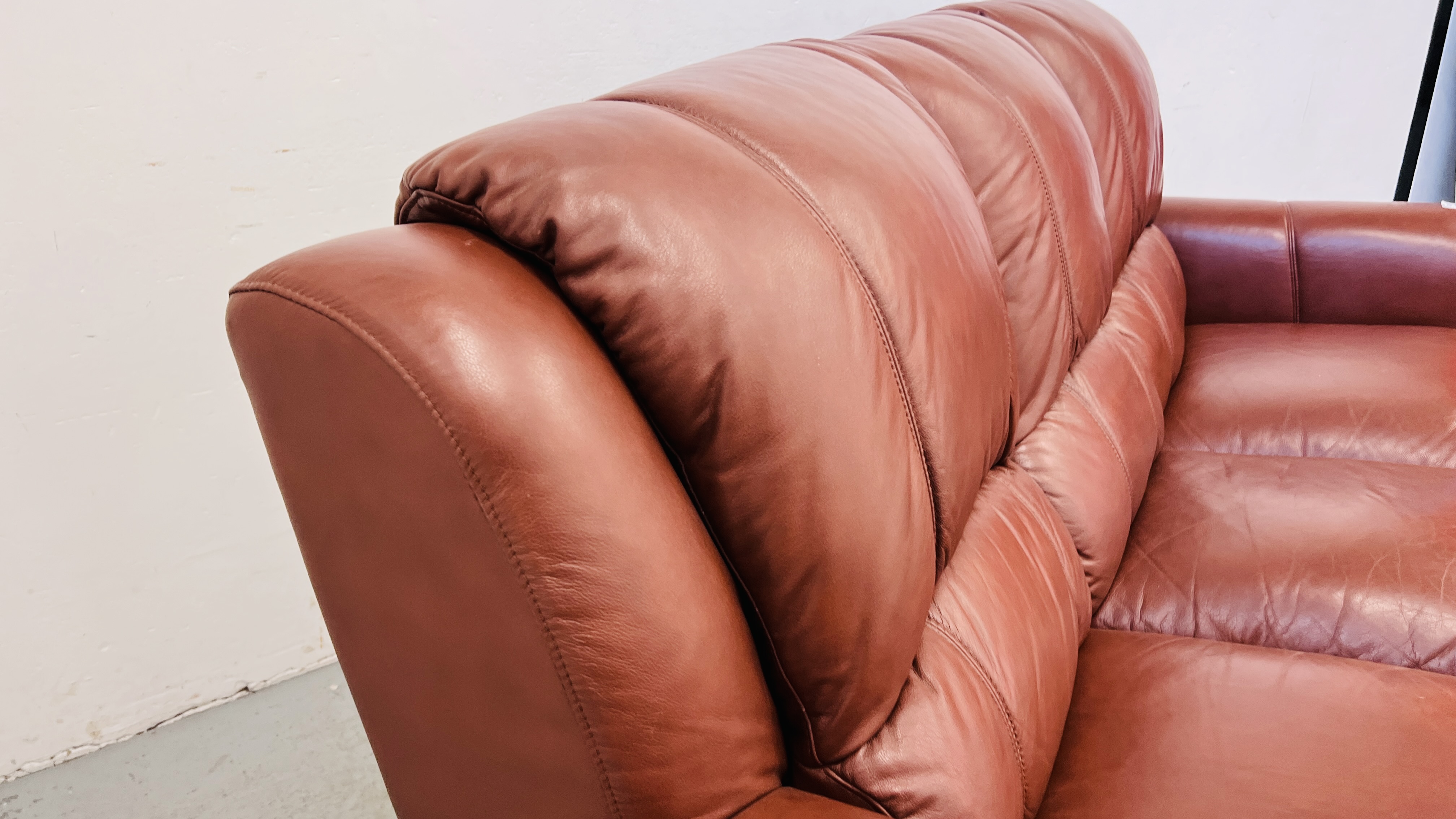 DESIGNER 3 SEATER BROWN LEATHER SOFA - Image 13 of 15