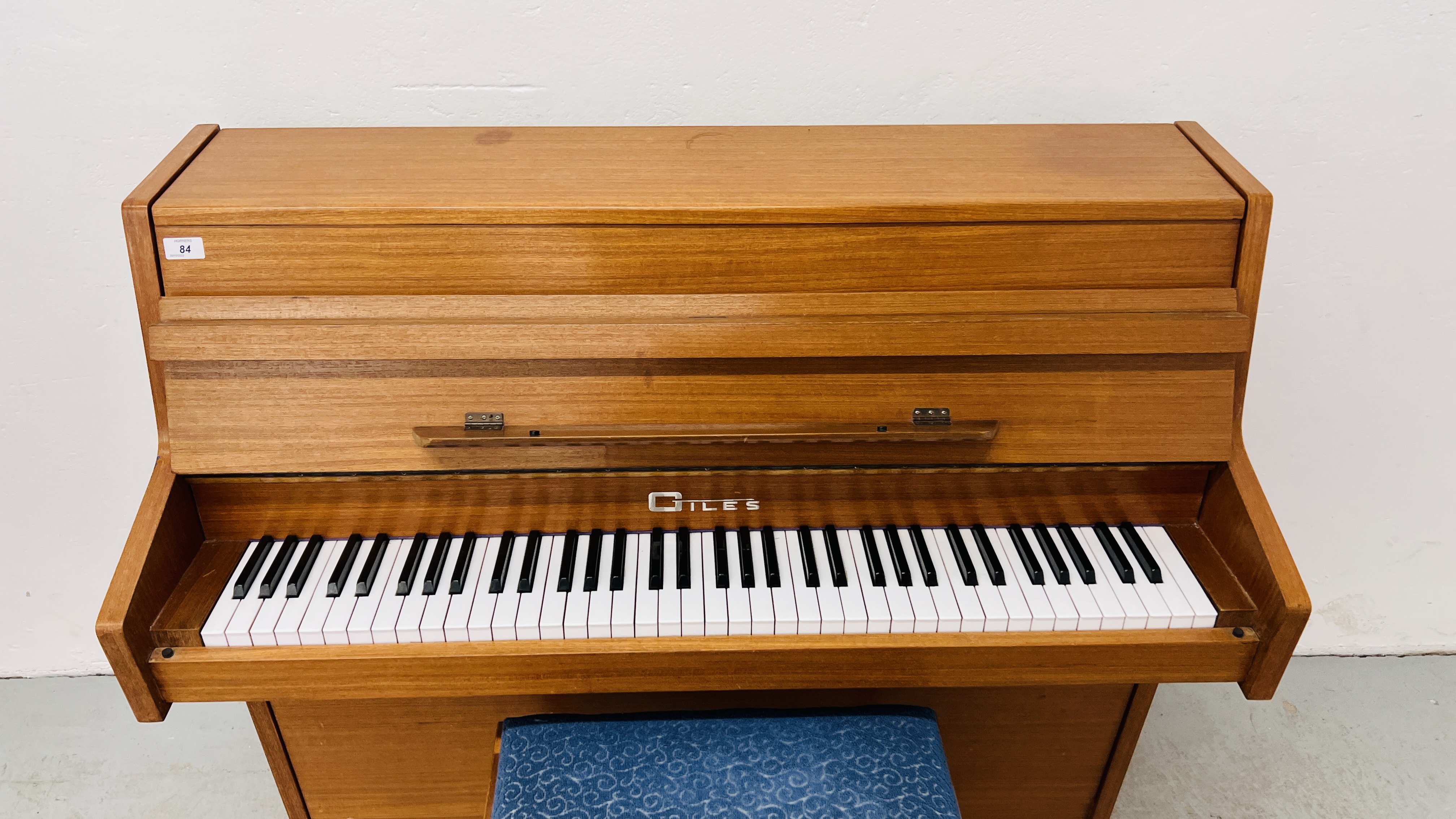 A GILES MODERN OVERSTRUNG UPRIGHT PIANO COMPLETE WITH MUSIC STOOL - Image 2 of 14