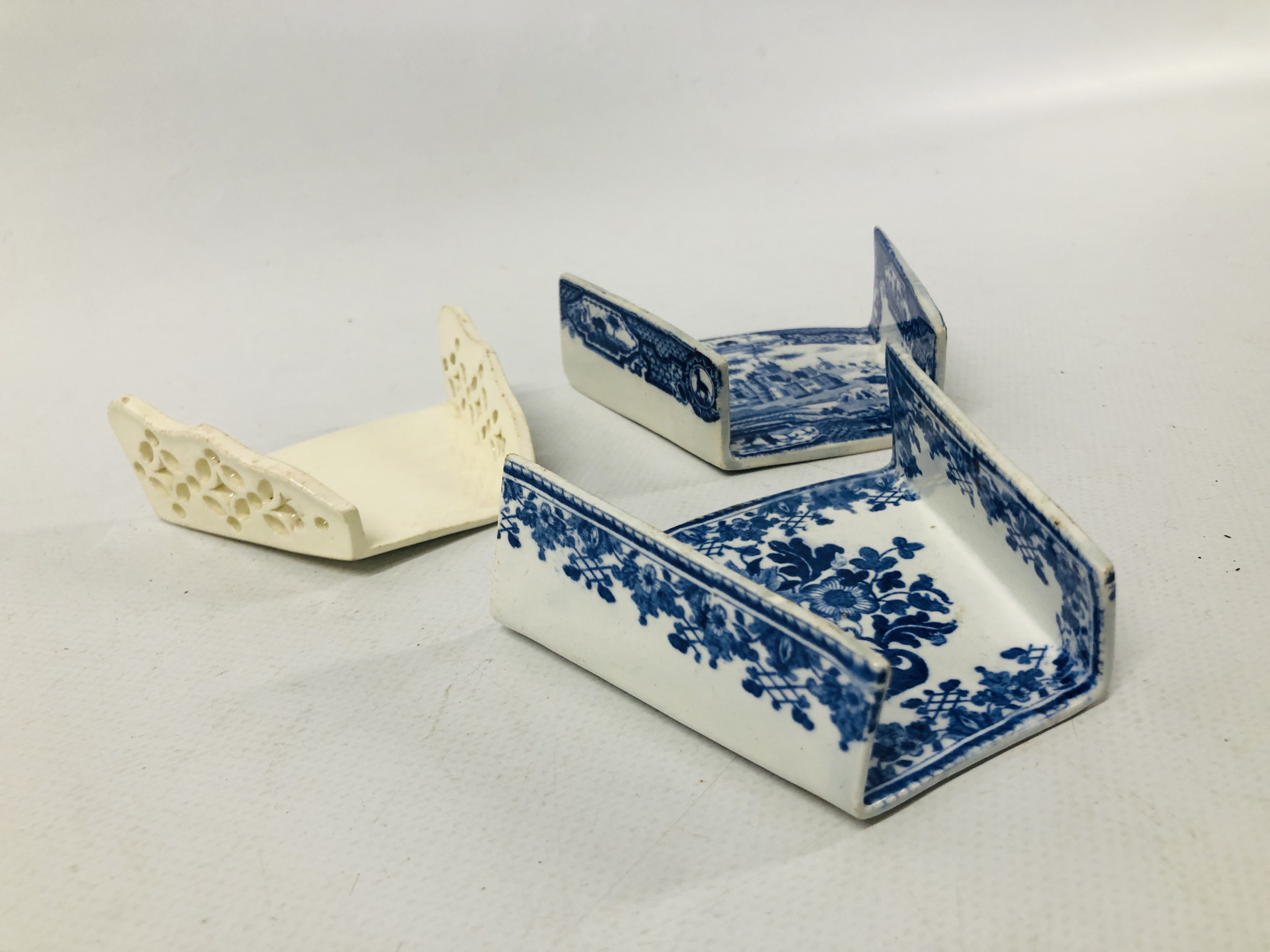 TWO SPODE BLUE AND WHITE ASPARAGUS SERVERS, ONE PRINTED WITH FLOWERS AND MARKED SPODE, - Image 2 of 4