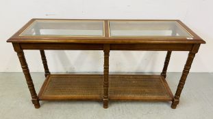 AN OAK FRAMED GLASS TOP SIDE TABLE WITH LOWER OPEN BERGERWARE SHELF W 129CM, D 43CM, H 69CM.