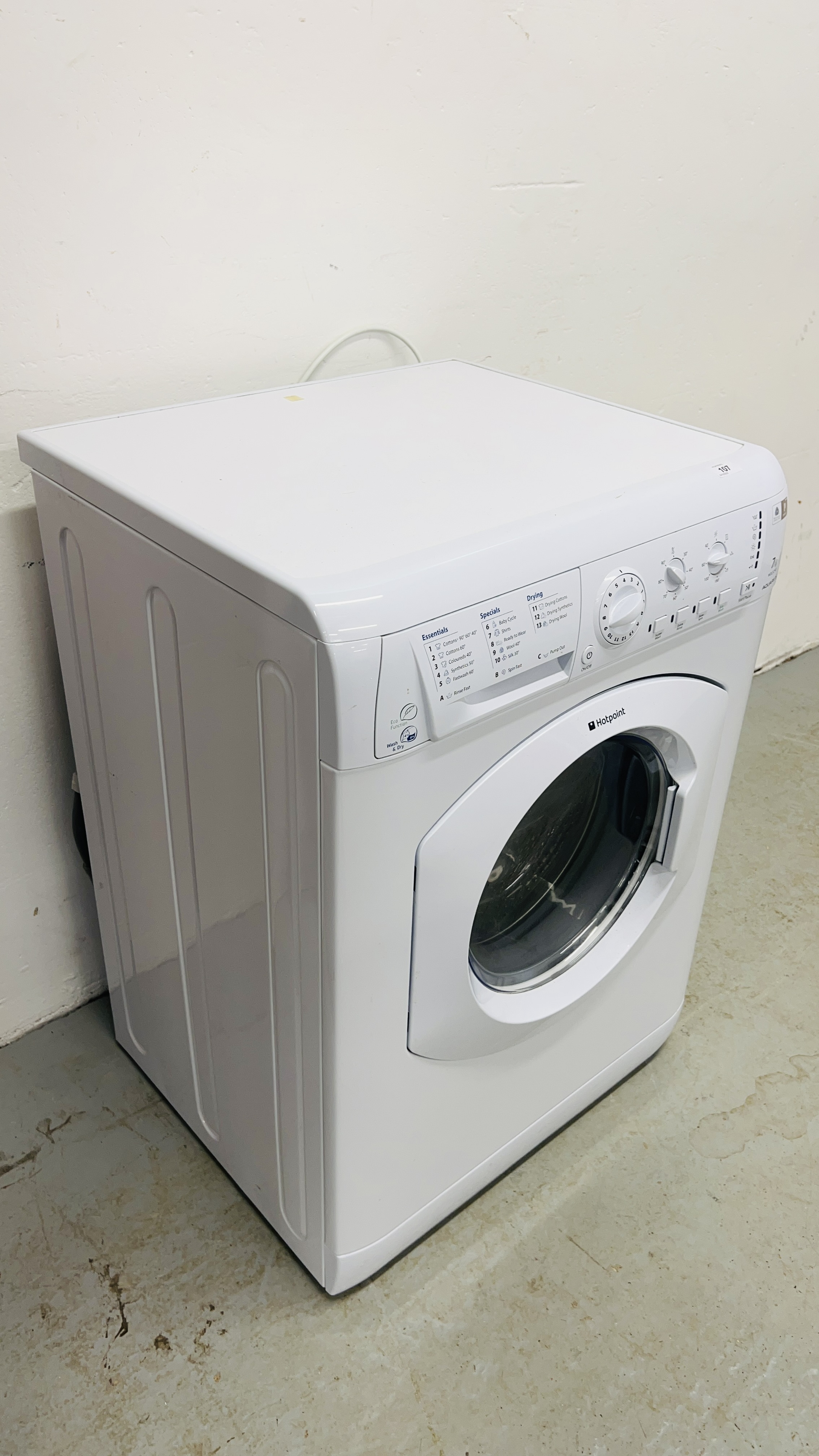 A HOTPOINT AQUARIUS 7KG WASHING MACHINE - SOLD AS SEEN. - Image 6 of 6