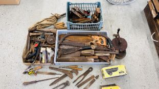 A COLLECTION OF MIXED VINTAGE HAND TOOLS INCLUDING CHISELS, PLANES, WRENCHES, GRINDING WHEELS,