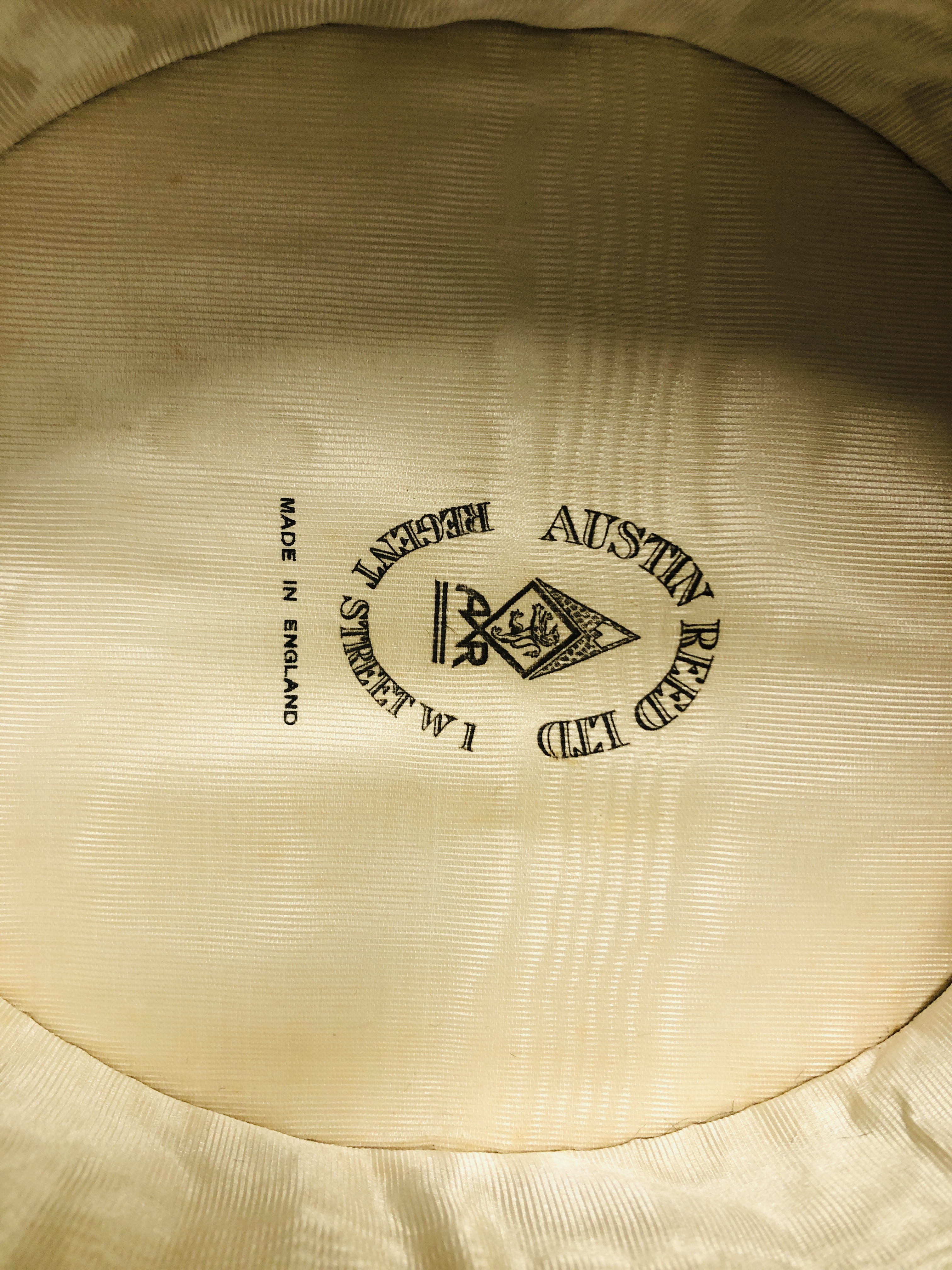 TWO VINTAGE GENT'S TOP HATS TO INCLUDE A SILK "HENRY HEATH" EXAMPLE ALONG WITH A FOLDABLE "AUSTIN - Image 8 of 11