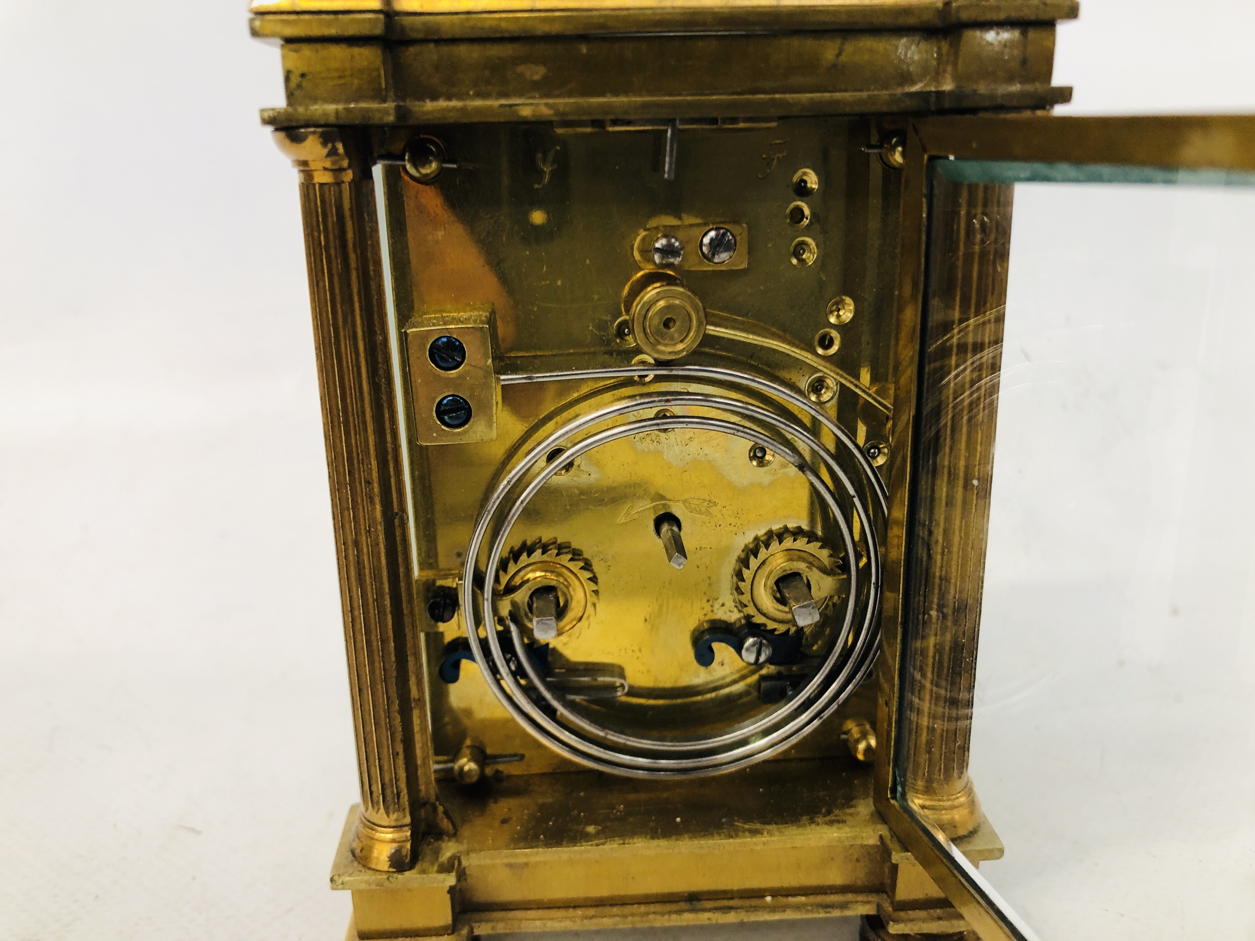 AN ANTIQUE BRASS CARRIAGE CLOCK WITH STRIKE C19TH IN ORIGINAL FITTED CASE WITH KEY HEIGHT 14CM. - Image 5 of 12