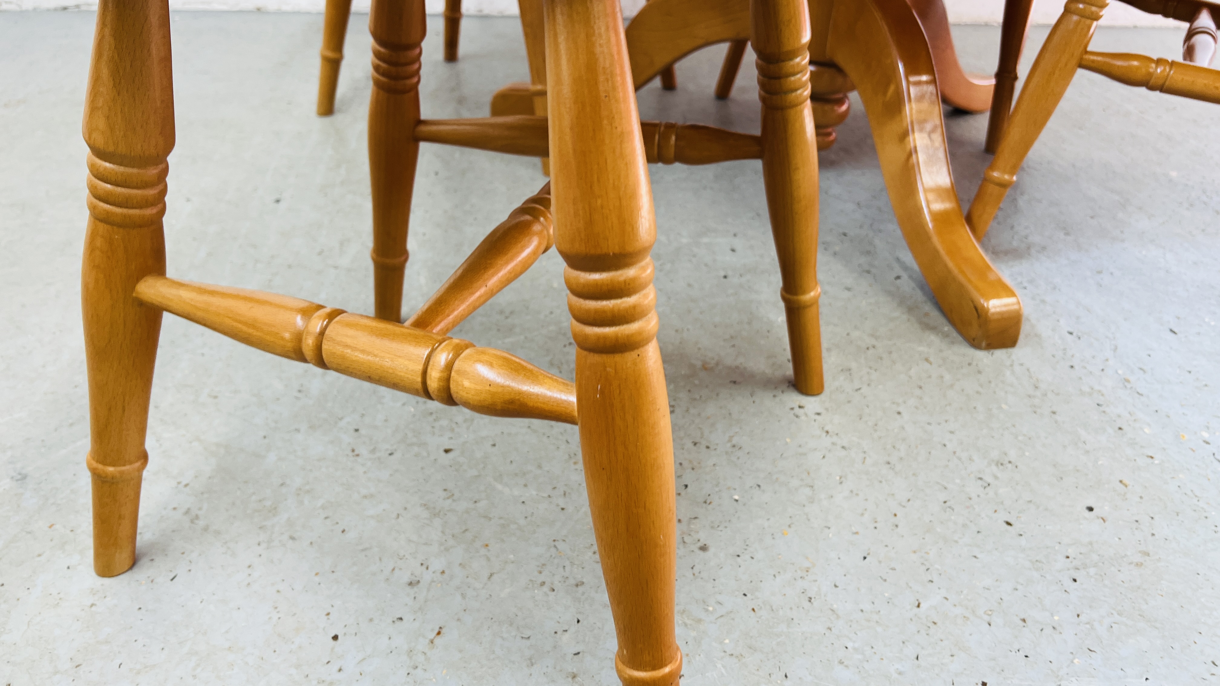 A SOLID MAPLE CIRCULAR TOPPED DINING TABLE ON PEDESTAL BASE ALONG WITH 4 BEACH CHAIRS IN CHERRY - Image 9 of 10