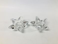 A PAIR OF SIGNED ORREFROS SWEDEN STARFISH TEA LIGHTS, W 13CM.