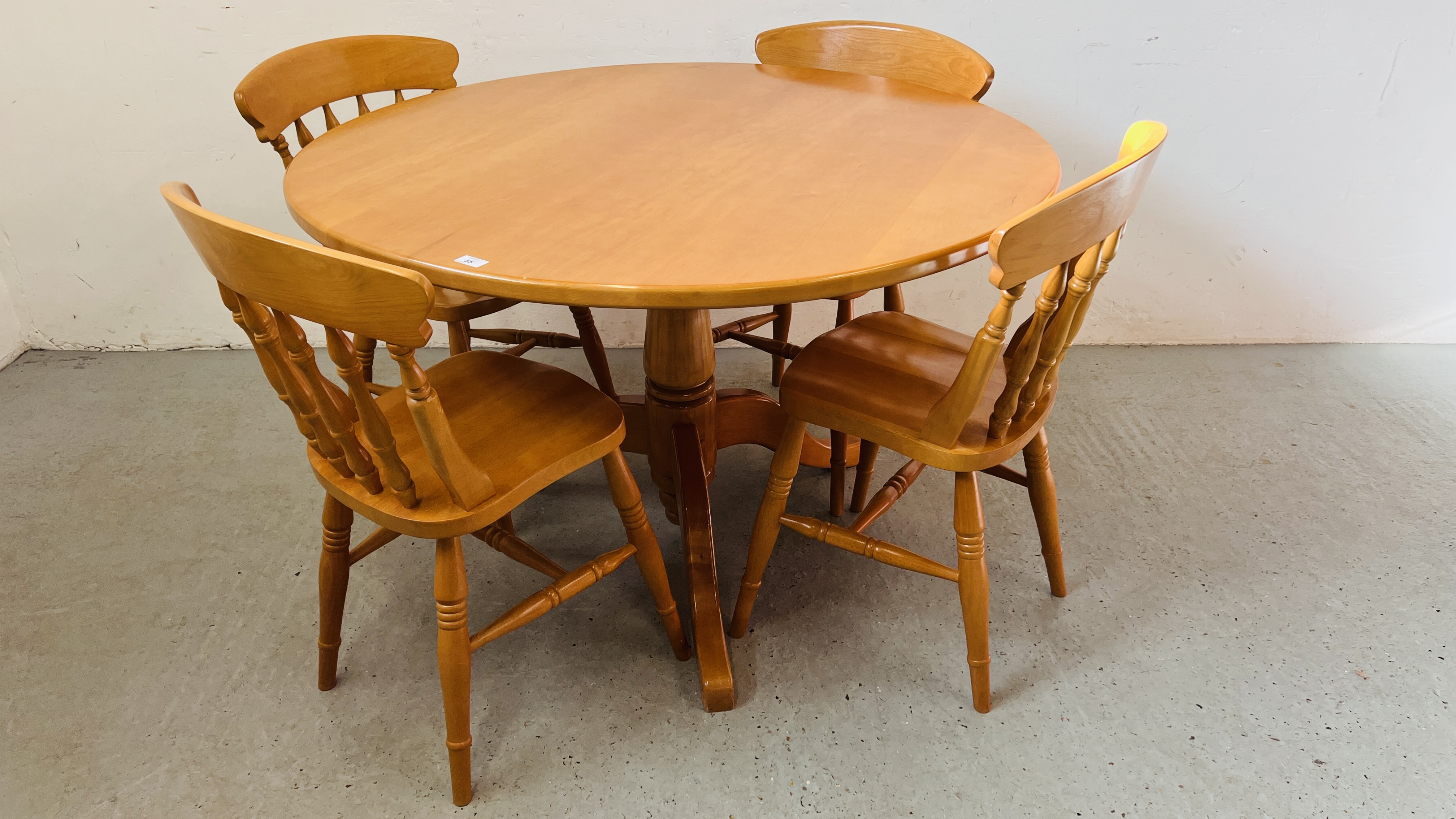 A SOLID MAPLE CIRCULAR TOPPED DINING TABLE ON PEDESTAL BASE ALONG WITH 4 BEACH CHAIRS IN CHERRY