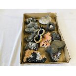 A COLLECTION OF APPROX 12 CRYSTAL AND MINERAL ROCK EXAMPLES TO INCLUDE LAZURITE, COVELLITE,