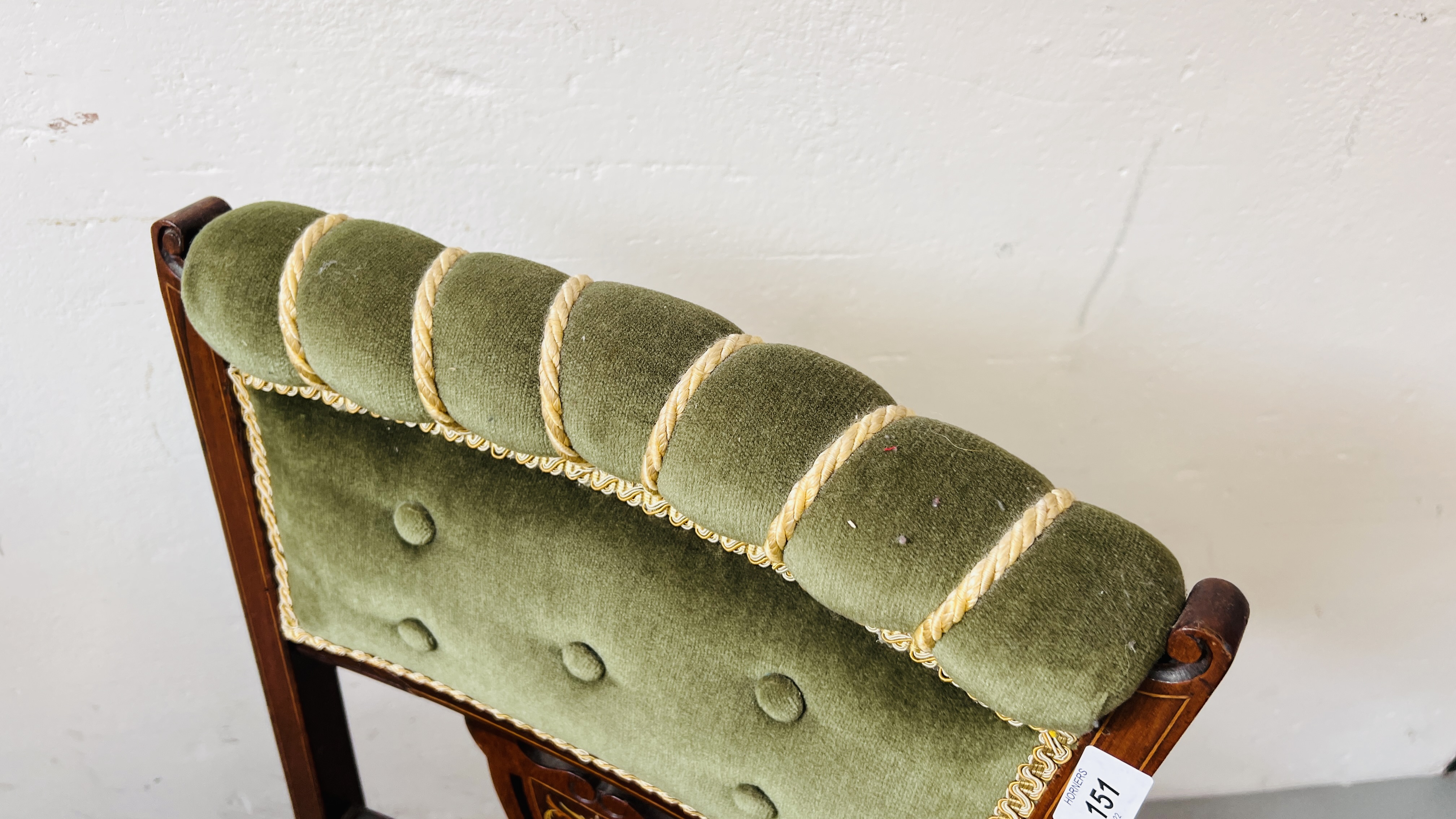 AN ANTIQUE EDWARDIAN INLAID FRET WORK DETAIL GREEN UPHOLSTERED CHAIR. - Image 7 of 7