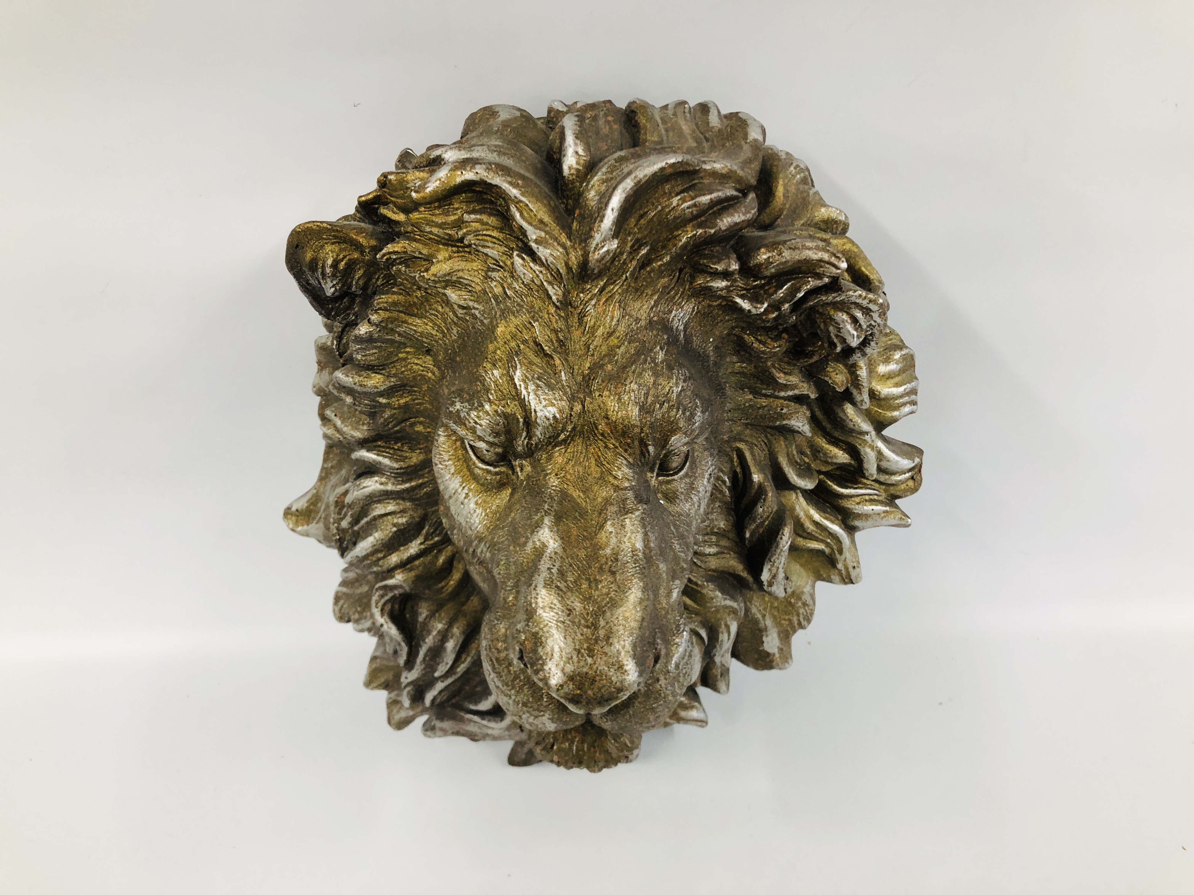 IMPRESSIVE PLASTER LION WALL MASK HEIGHT 50CM. - Image 2 of 3