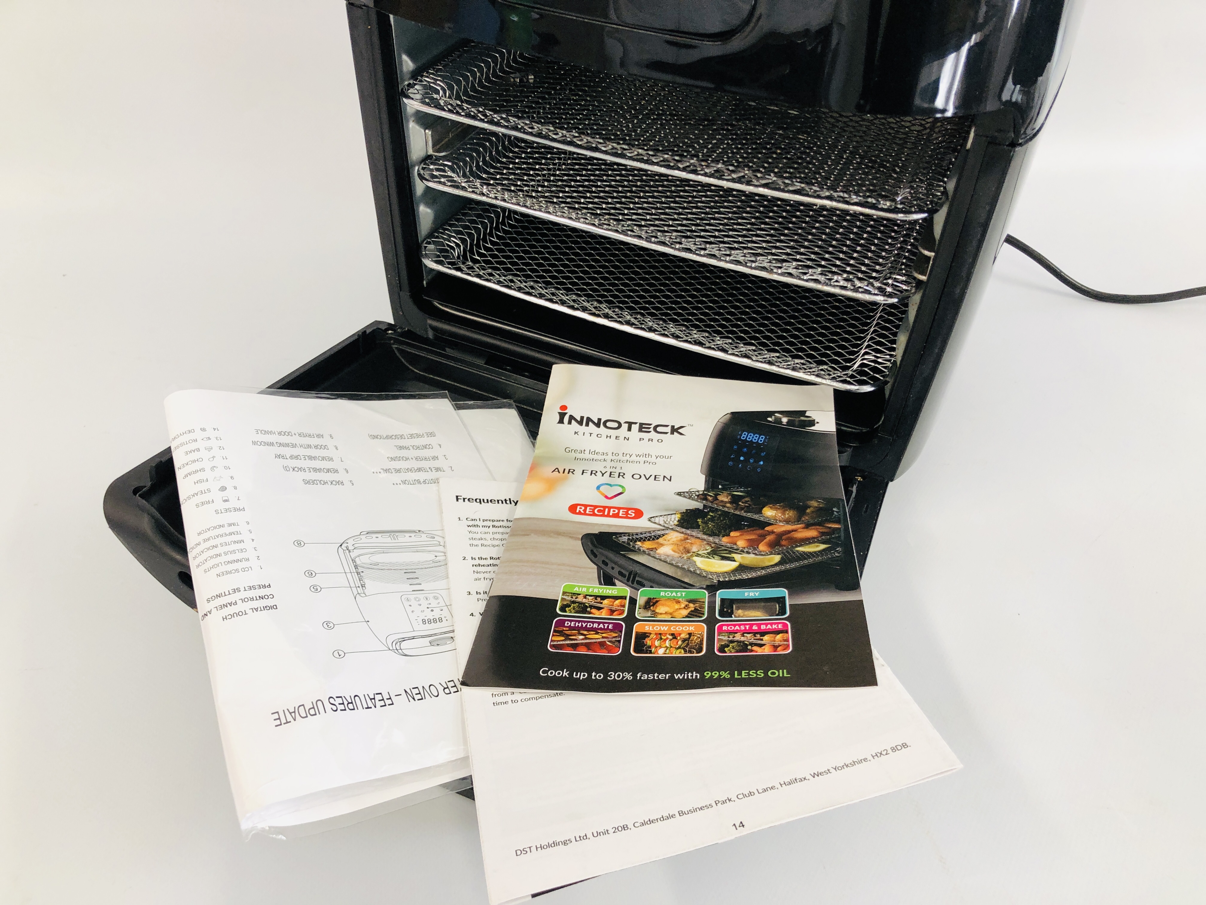 A INNOTECK KITCHEN PRO DS-5894 6 IN 1 AIR FRYER OVEN - SOLD AS SEEN. - Image 2 of 2