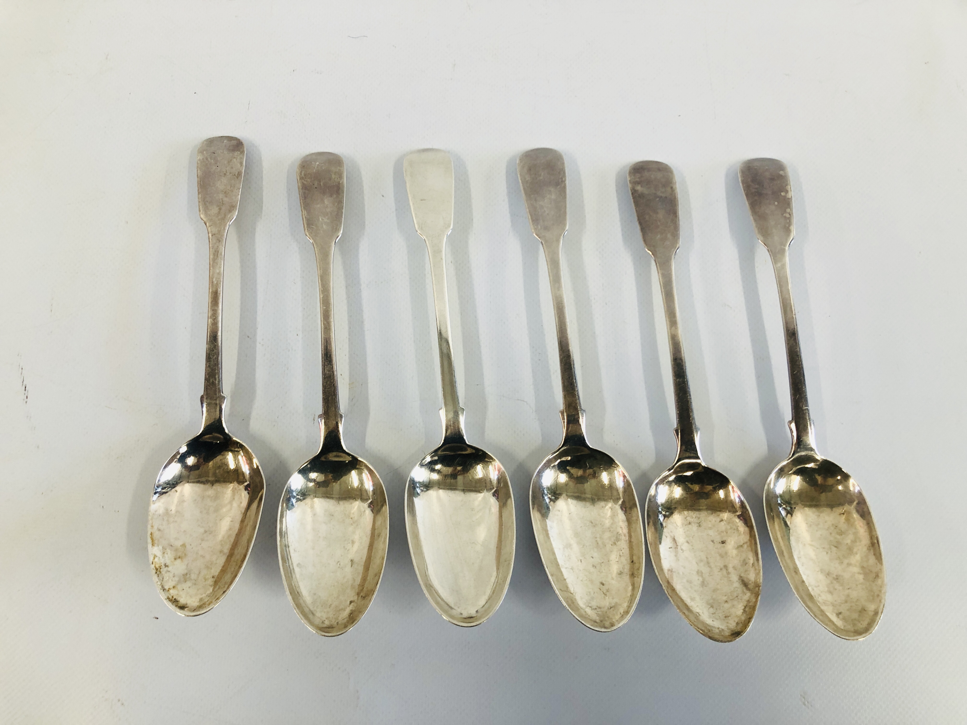 A SET OF SIX SILVER FIDDLE PATTERN SERVING SPOONS LONDON ASSAY, MAKER R.S. - Image 2 of 9