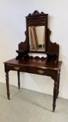 A EDWARDIAN MAHOGANY TWO DRAWER DRESSING TABLE WITH SWING MIRROR.