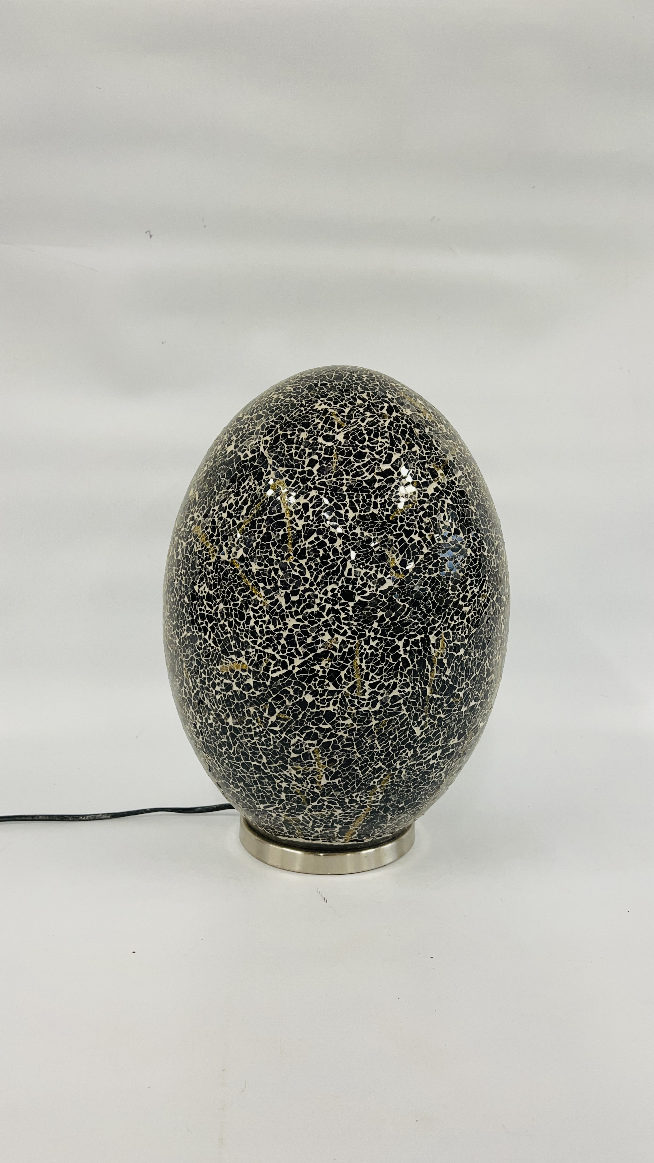 LARGE DESIGNER CRACKLE MOSAIC GLASS EGG LAMP HEIGHT 40CM - SOLD AS SEEN - Image 5 of 5