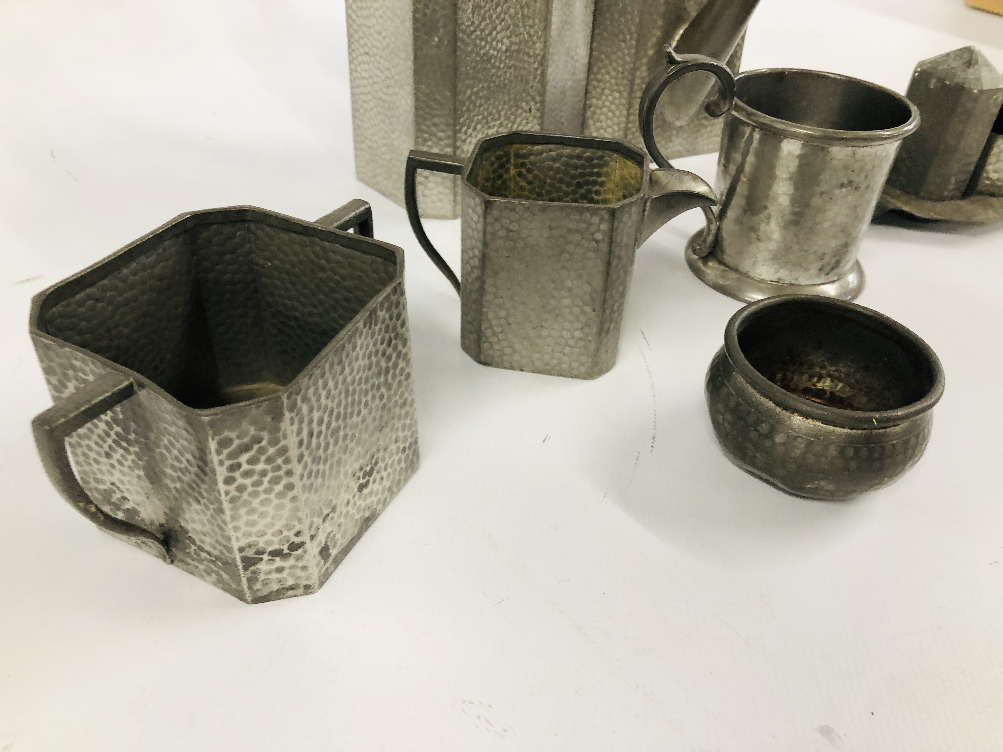 SEVEN PIECES OF ENGLISH PEWTER TO INCLUDE TEA POT, COFFEE POT, MILK JUG, MUG, SALT AND PEPPER ETC. - Image 5 of 6