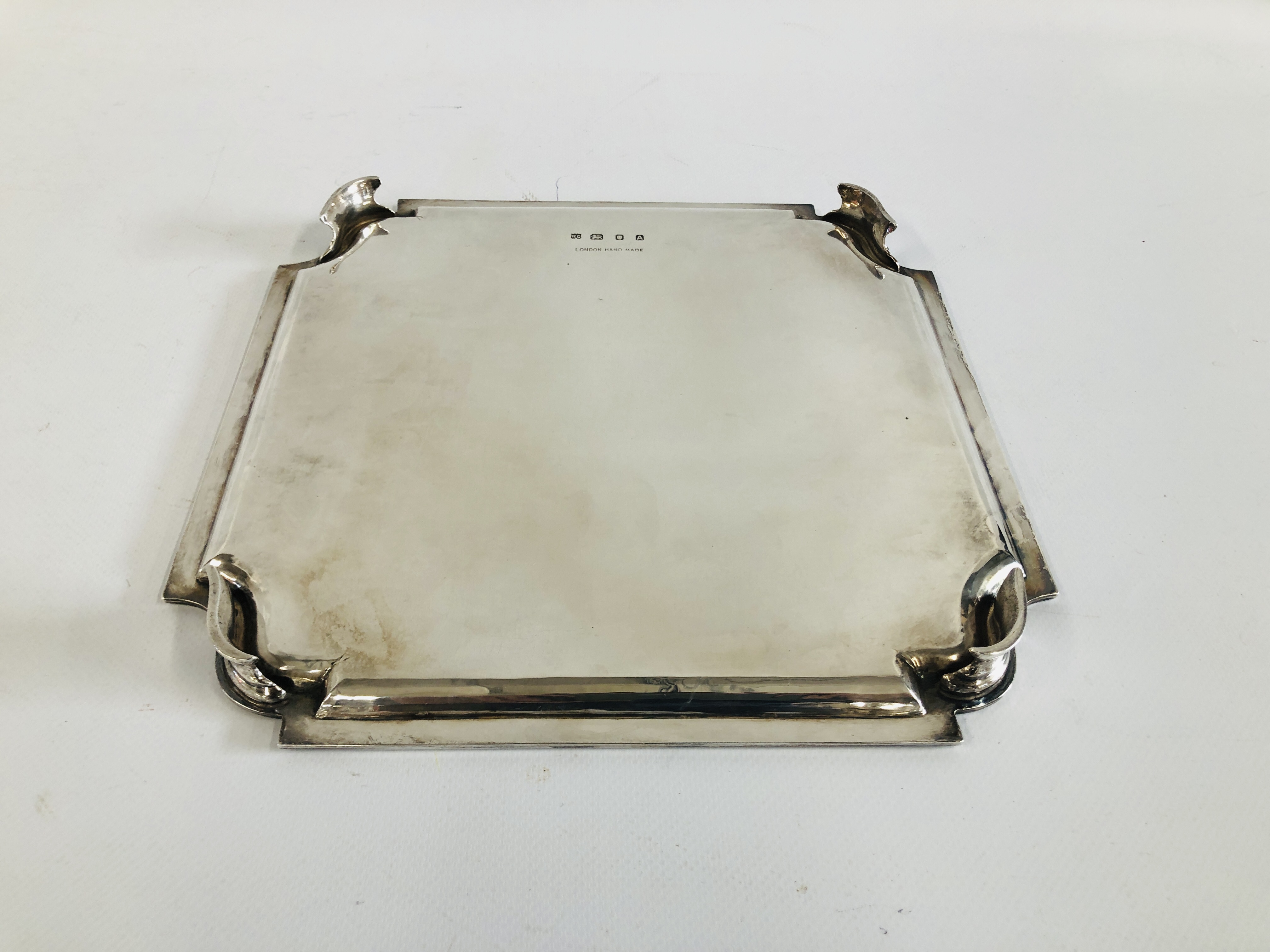 A SQUARE SILVER SALVER LONDON ASSAY 1936 MAKER RC. - Image 7 of 8