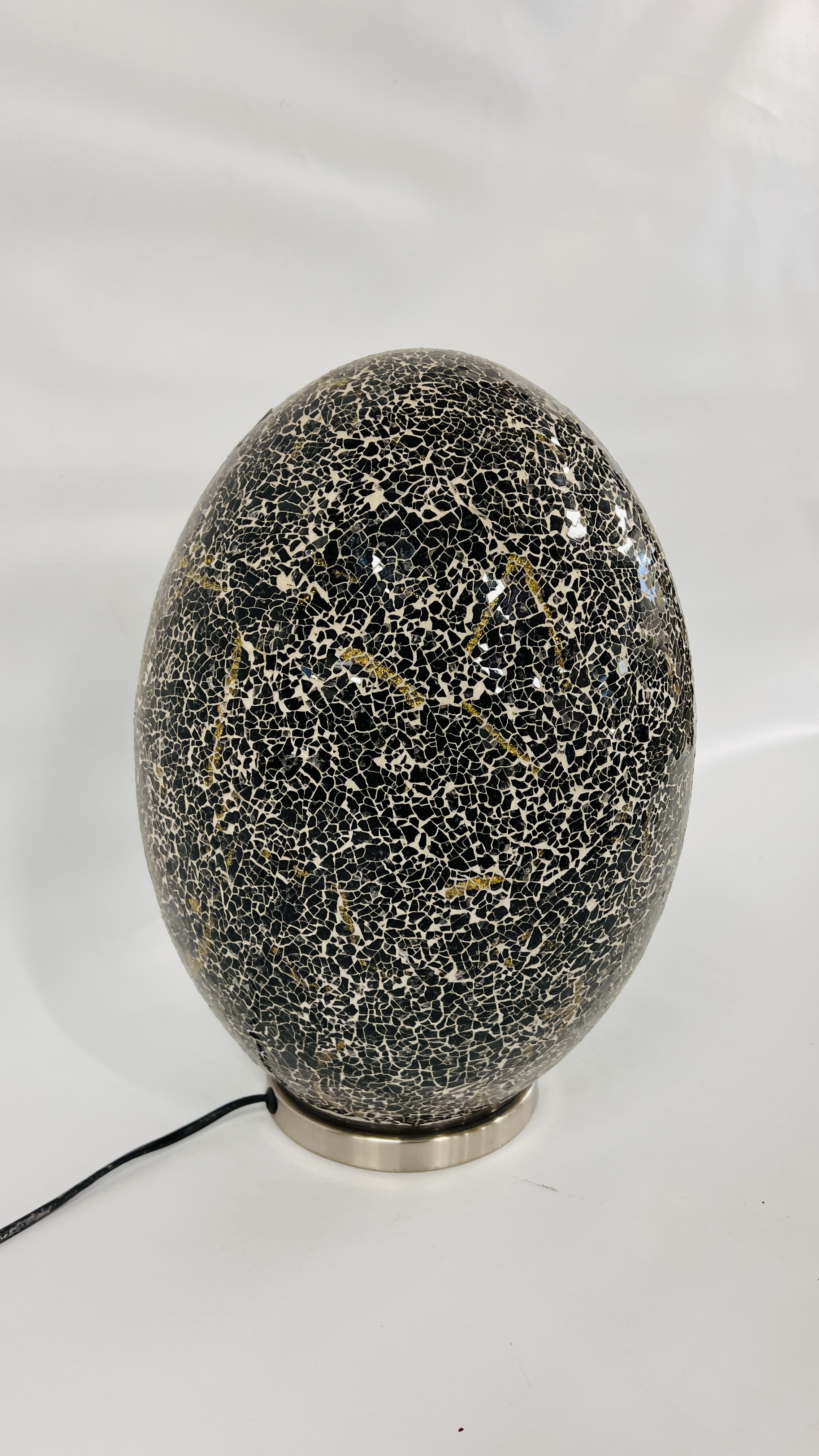 LARGE DESIGNER CRACKLE MOSAIC GLASS EGG LAMP HEIGHT 40CM - SOLD AS SEEN - Image 3 of 5