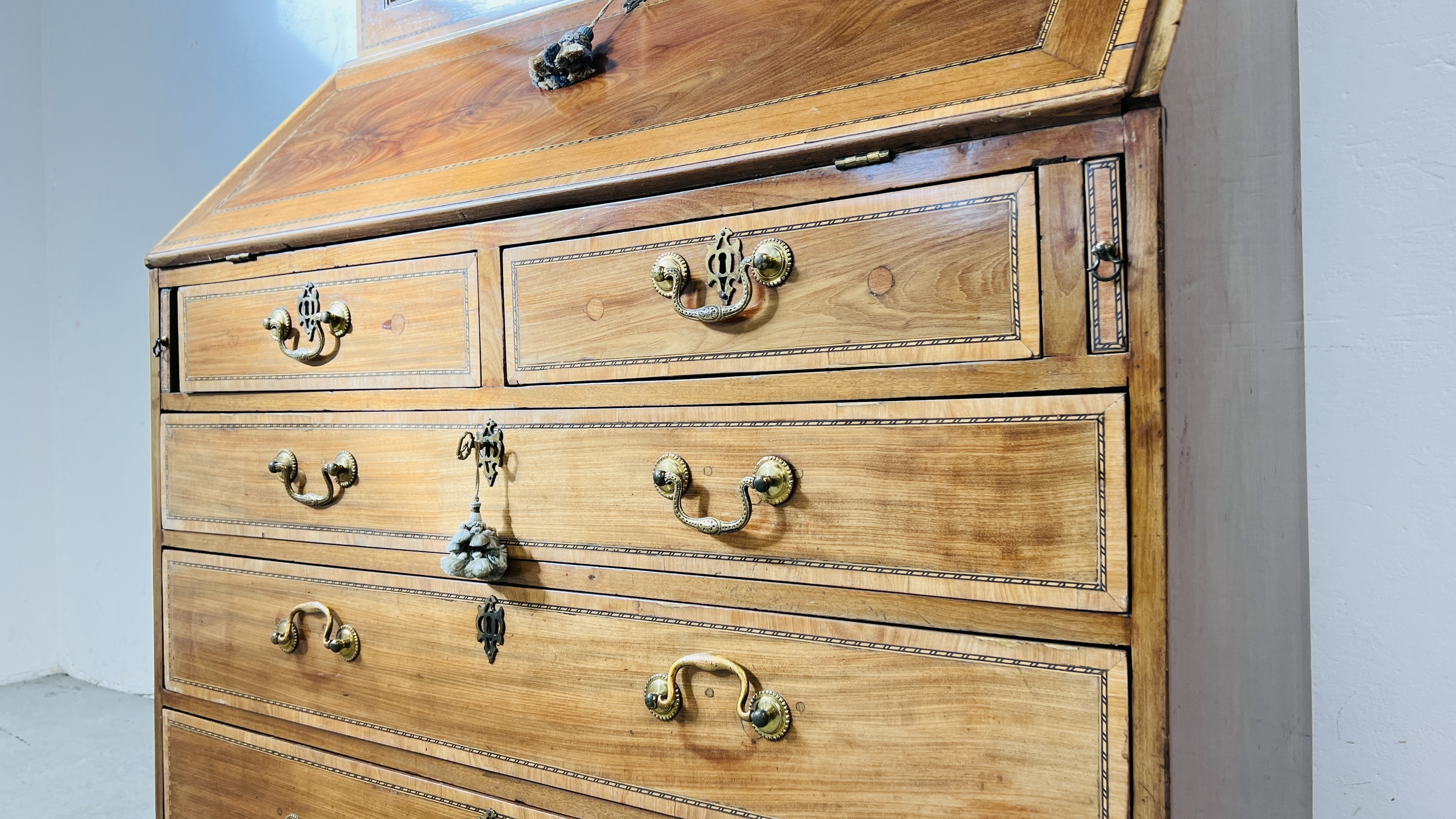 AN IMPRESSIVE EDWARDIAN MAHOGANY BUREAU BOOKCASE WITH WELL FITTED INTERIOR, - Image 7 of 28