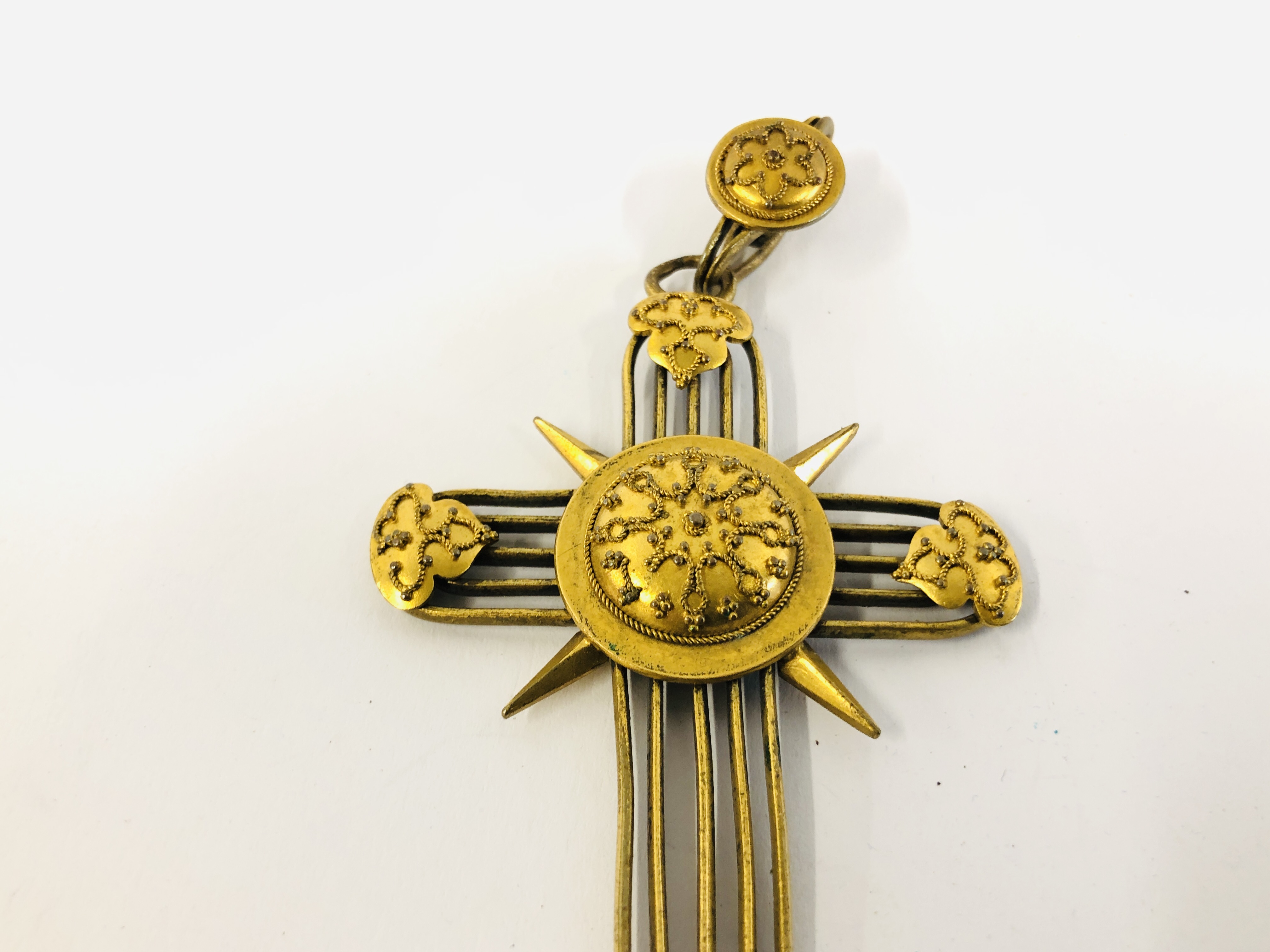 VICTORIAN YELLOW METAL CROSS LENGTH 9CM. - Image 4 of 6