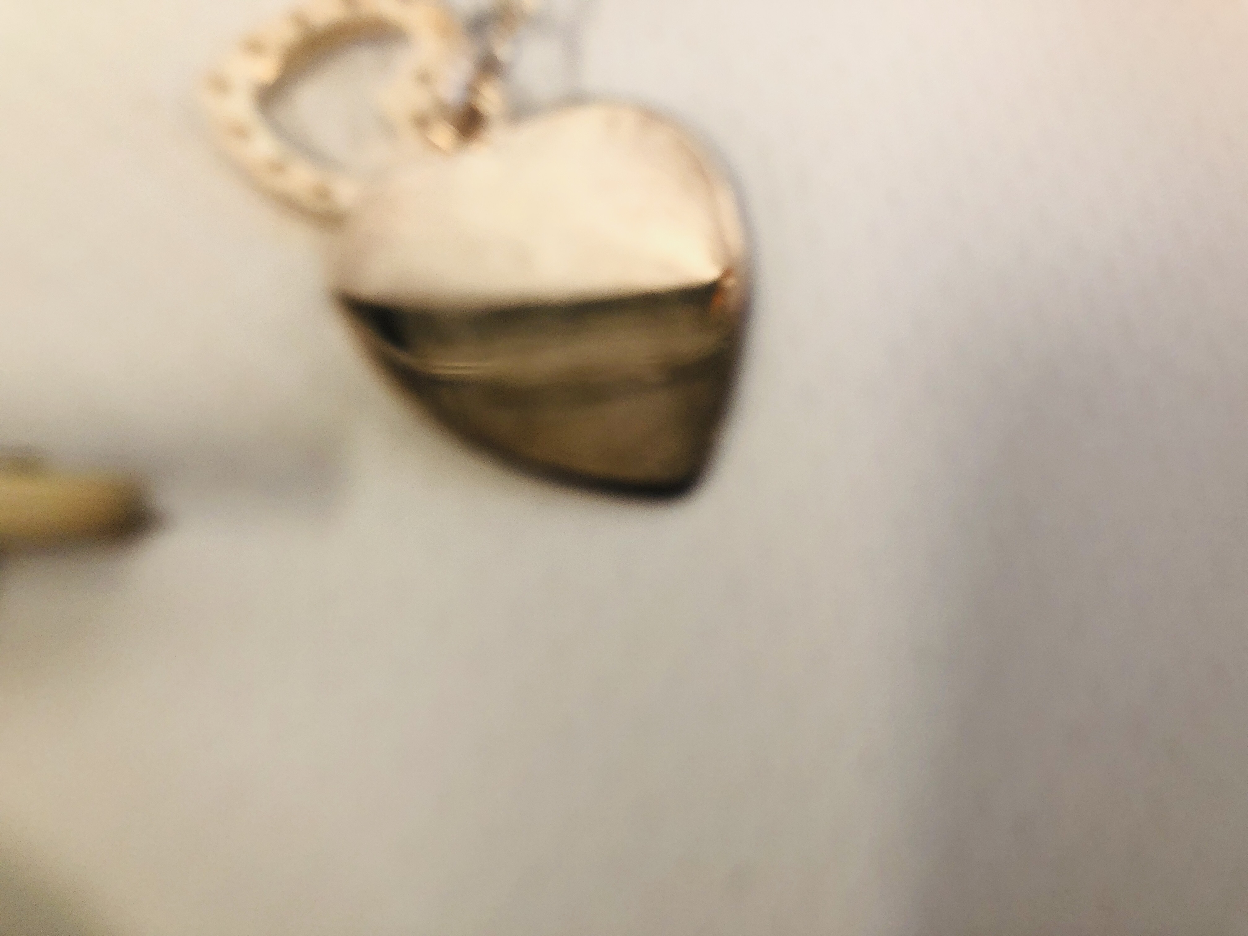 GOLD AND SILVER JEWELLERY TO INCLUDE ART DECO SILVER LOCKET AND A 14CT. - Image 3 of 8