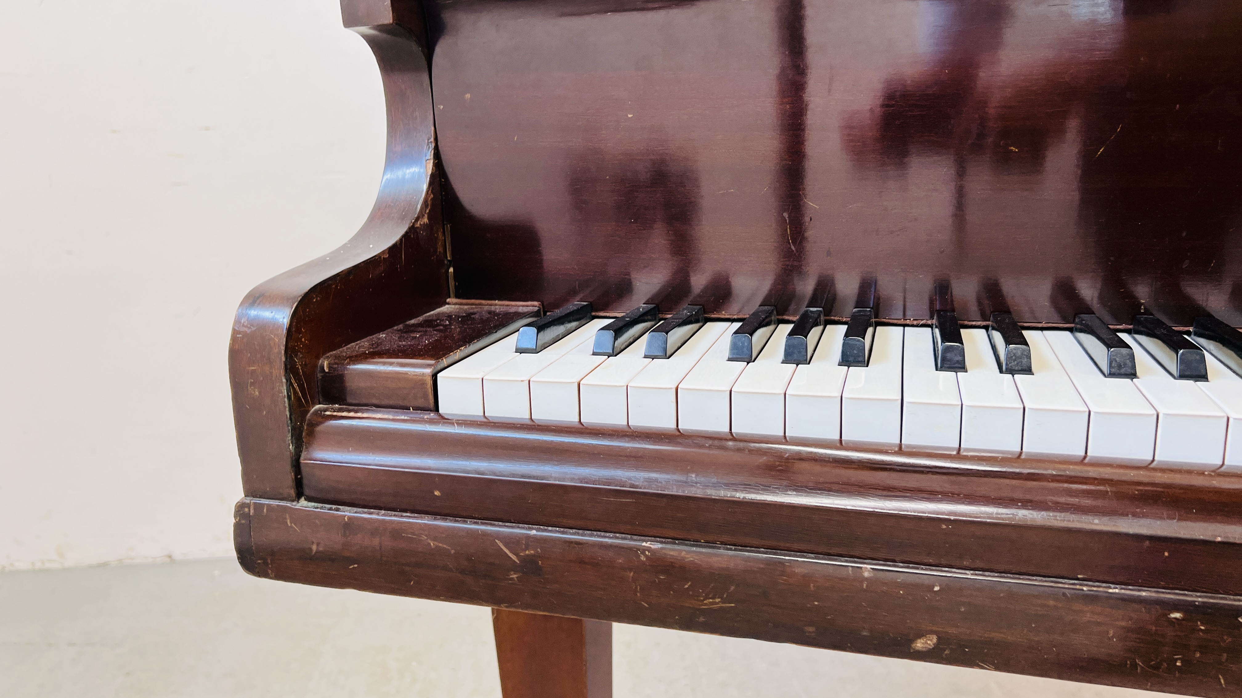 A REVAL BABY GRAND PIANO. - Image 12 of 20