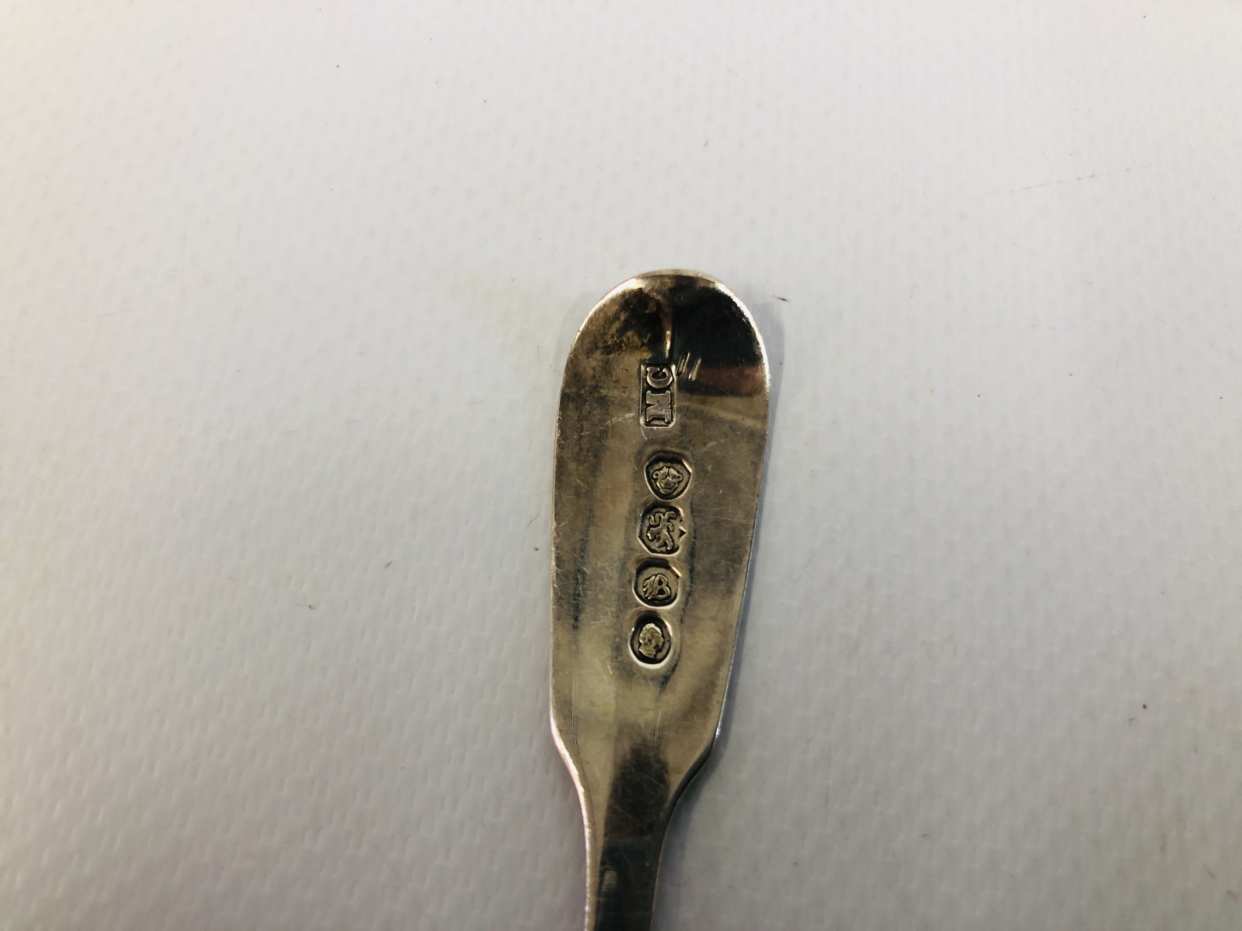 A SET OF SIX SILVER FIDDLE PATTERN TEASPOONS LONDON ASSAY MAKER T.W. - Image 8 of 9