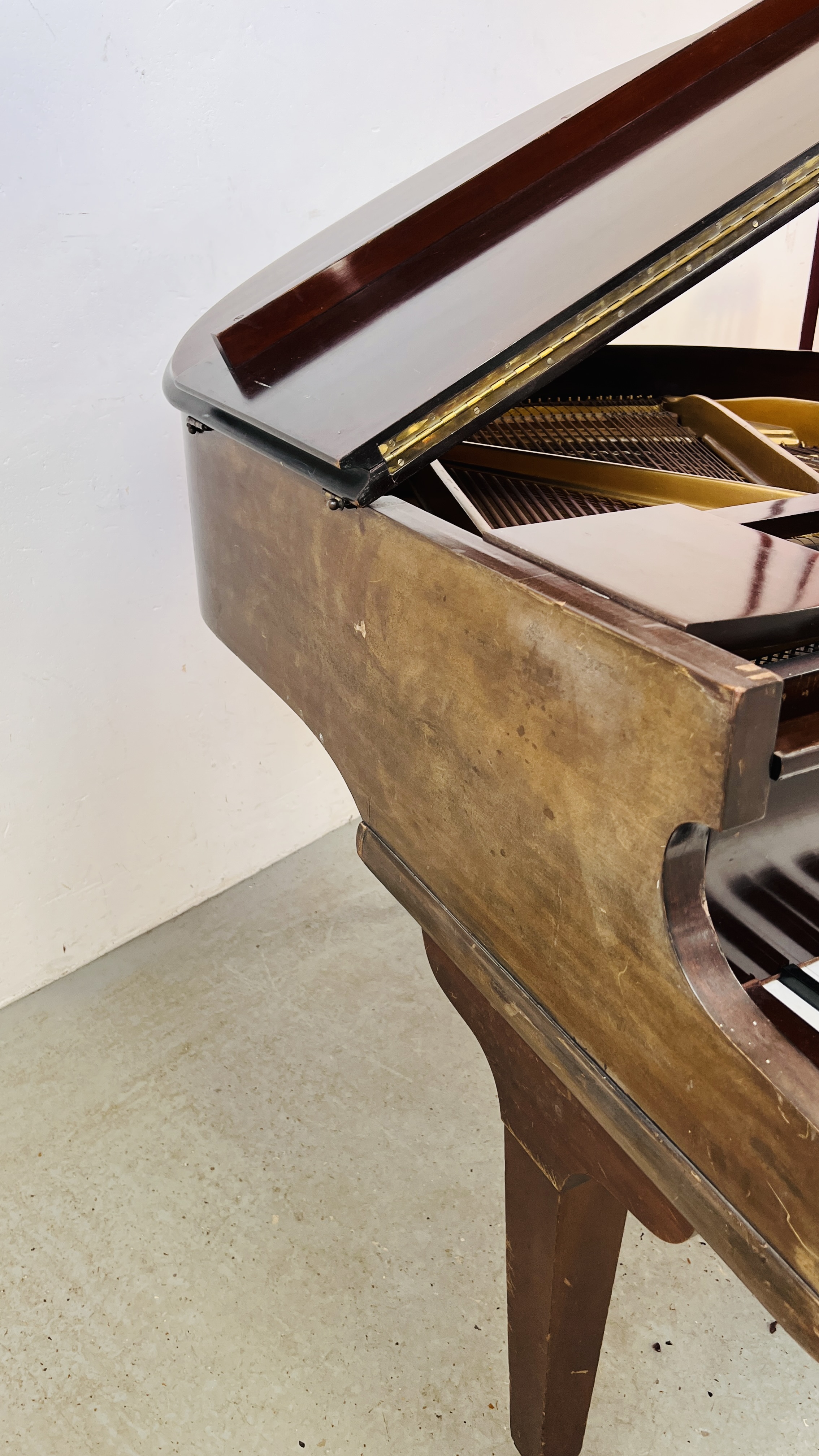 A REVAL BABY GRAND PIANO. - Image 14 of 20